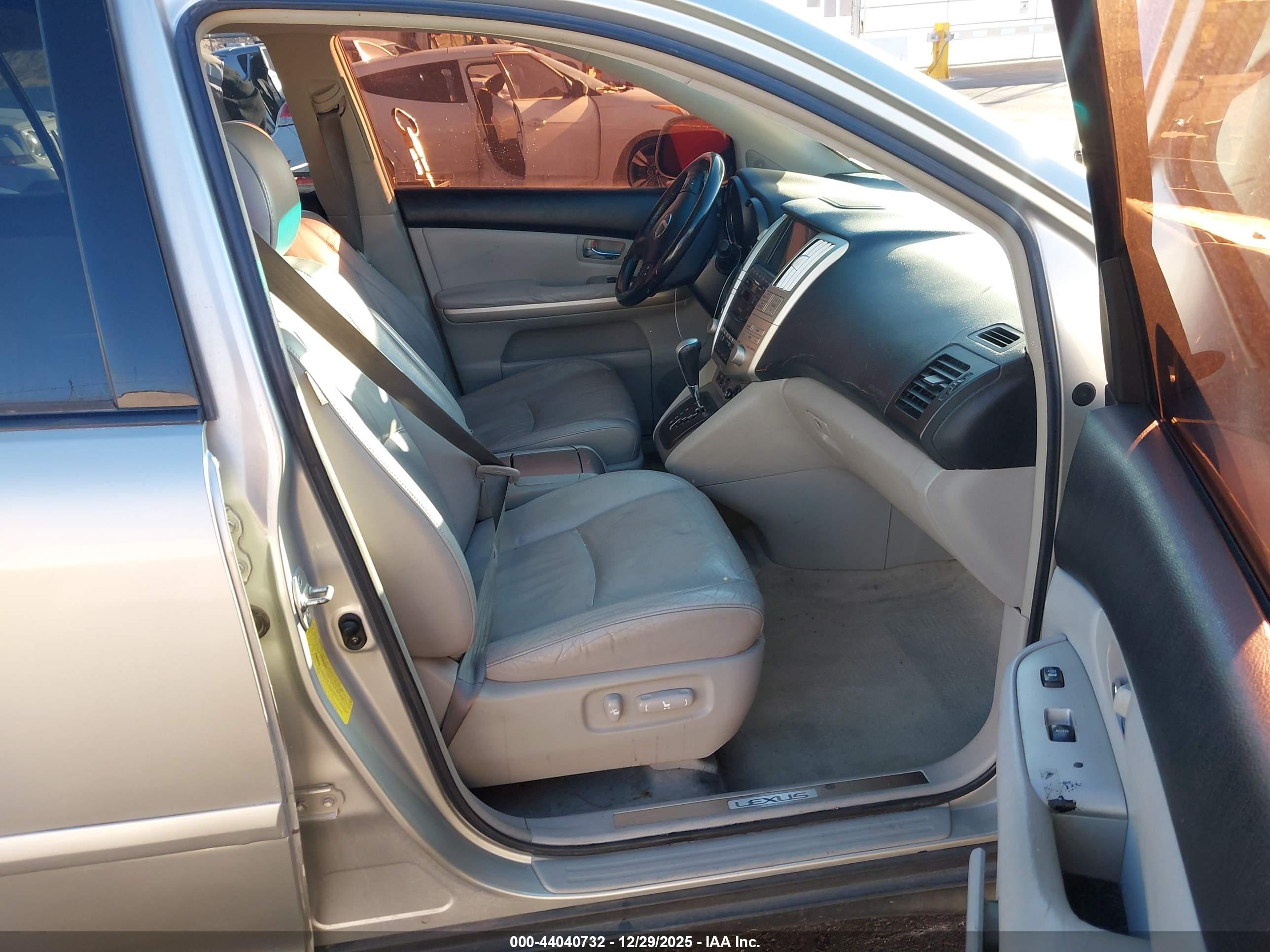 LEXUS RX image 5
