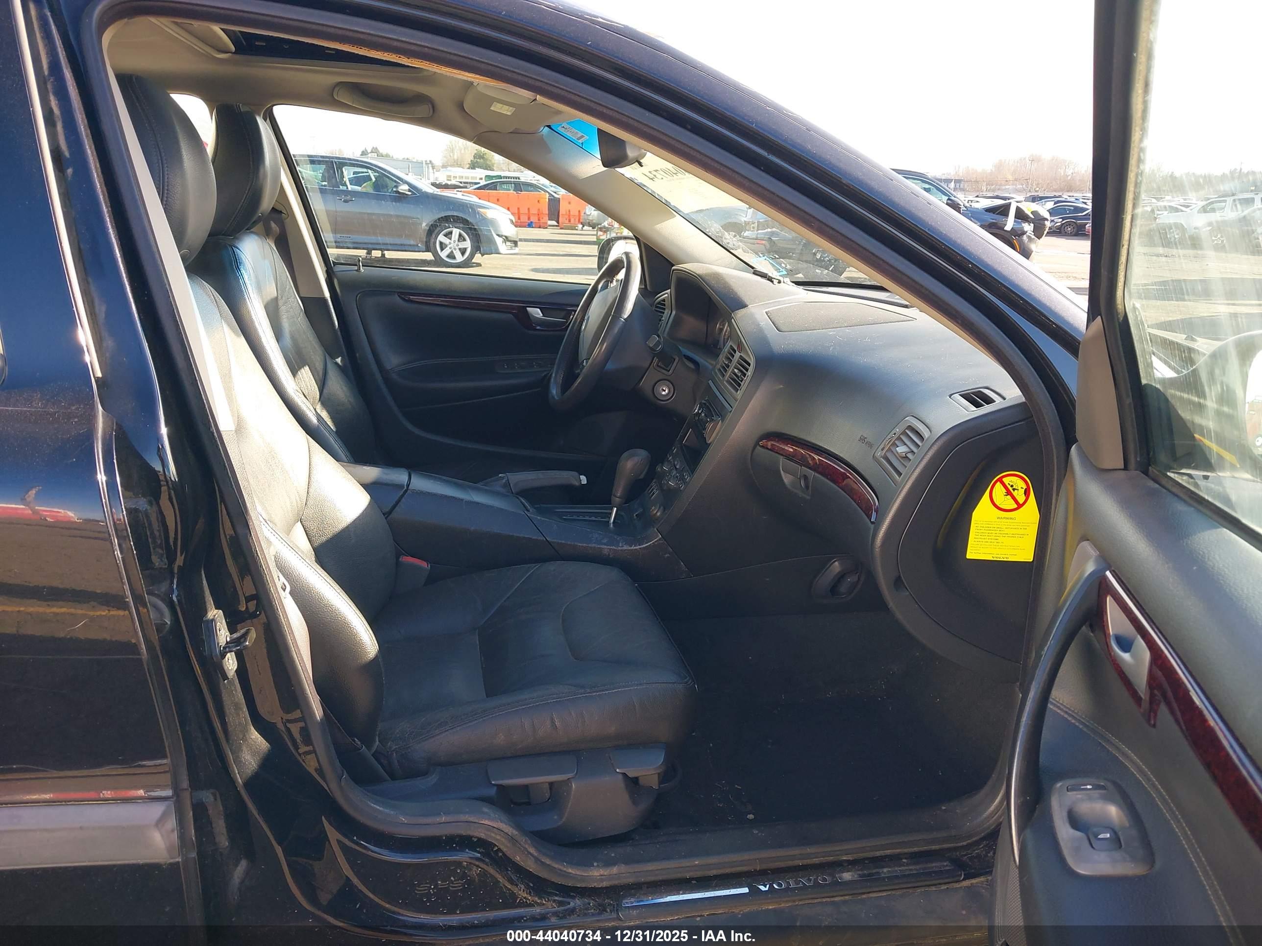 VOLVO S60 image 5