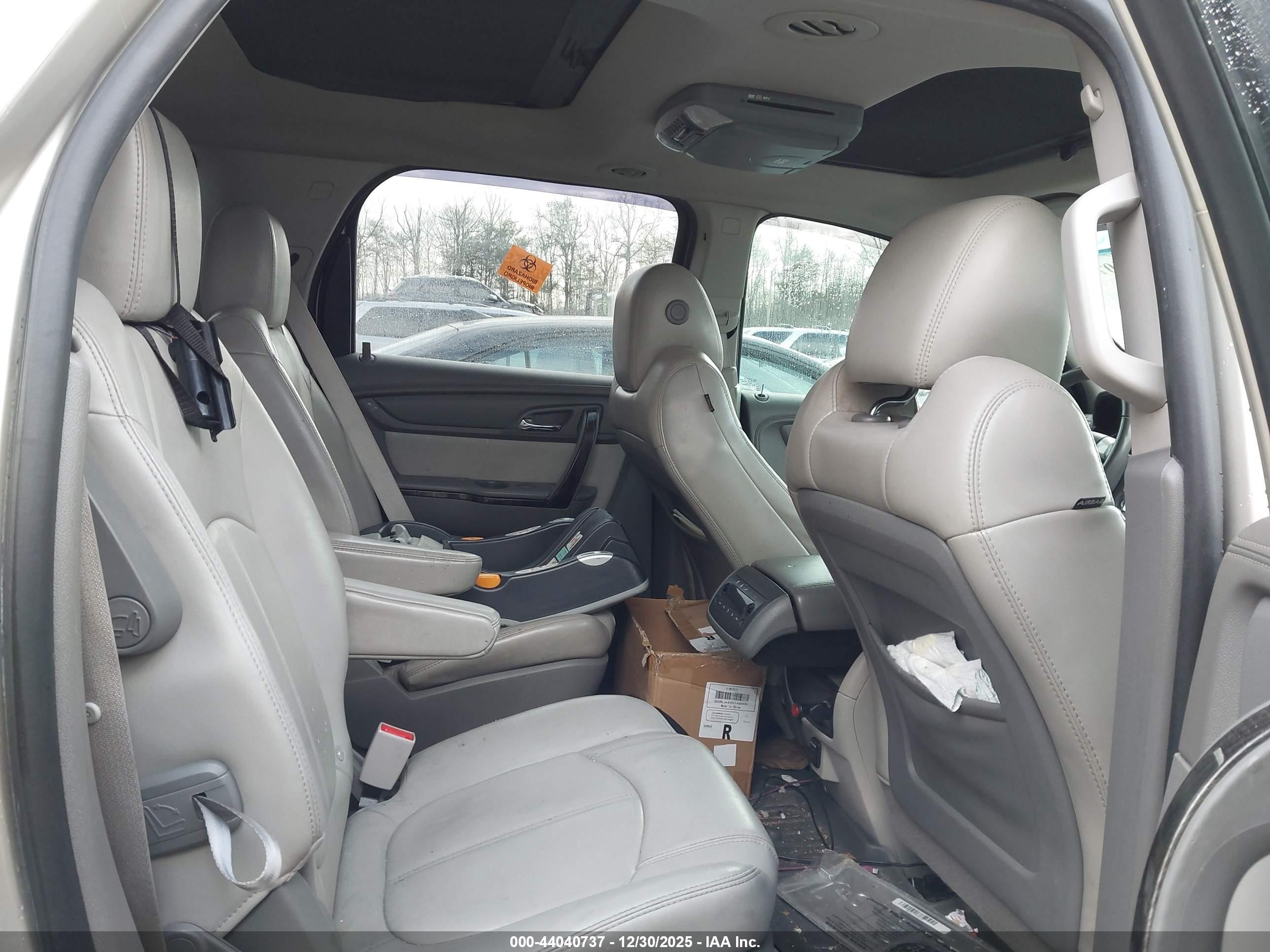 GMC ACADIA image 8