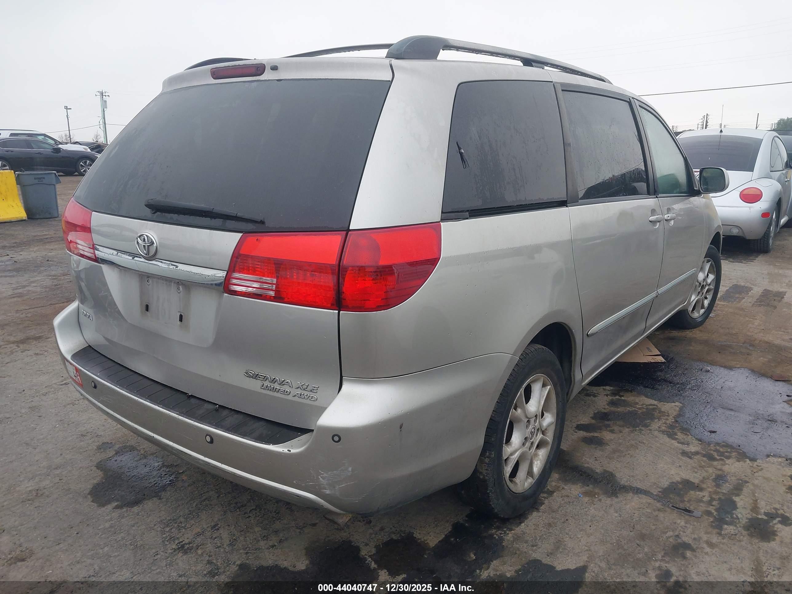 TOYOTA SIENNA image 4