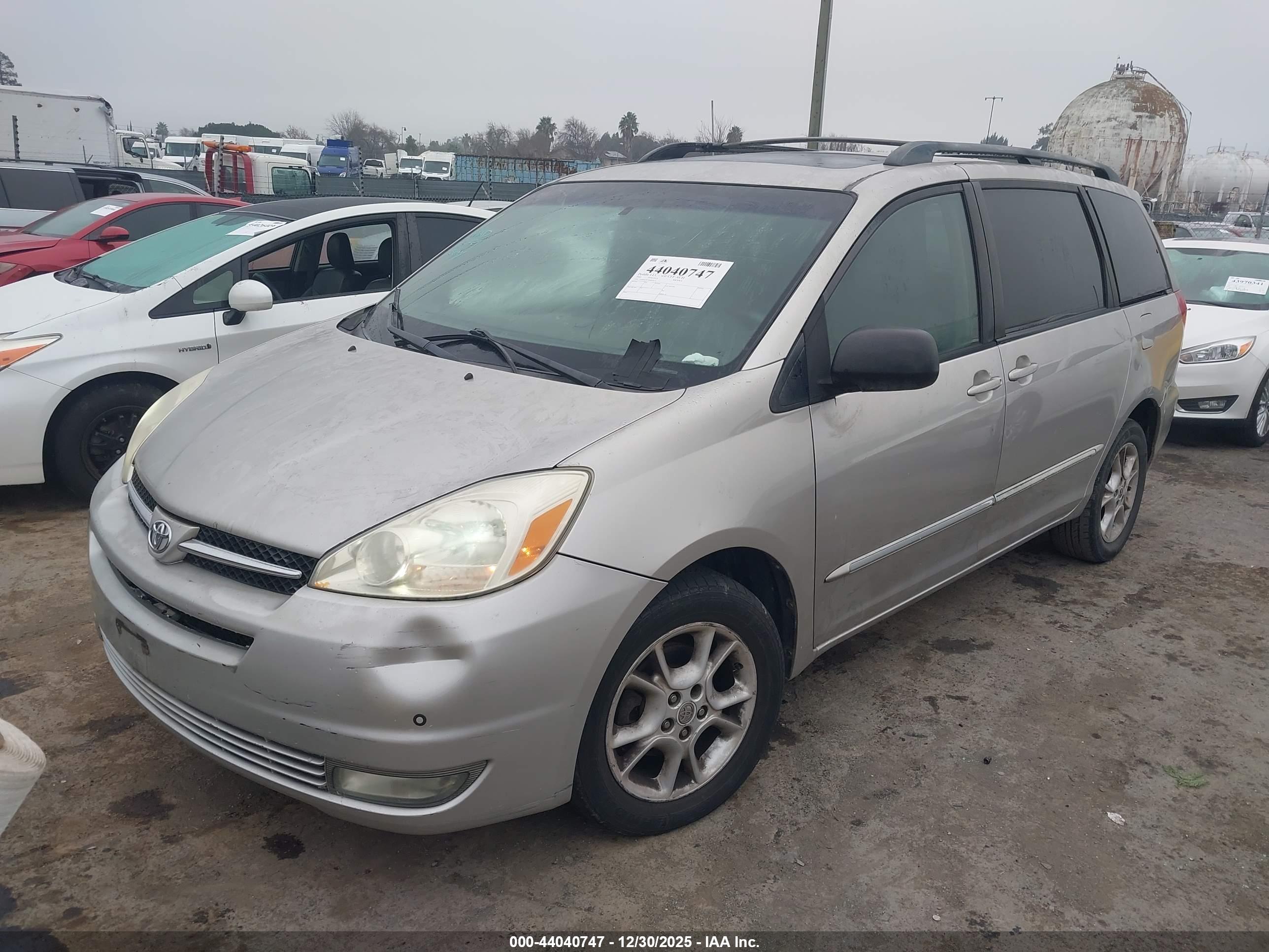 TOYOTA SIENNA image 6