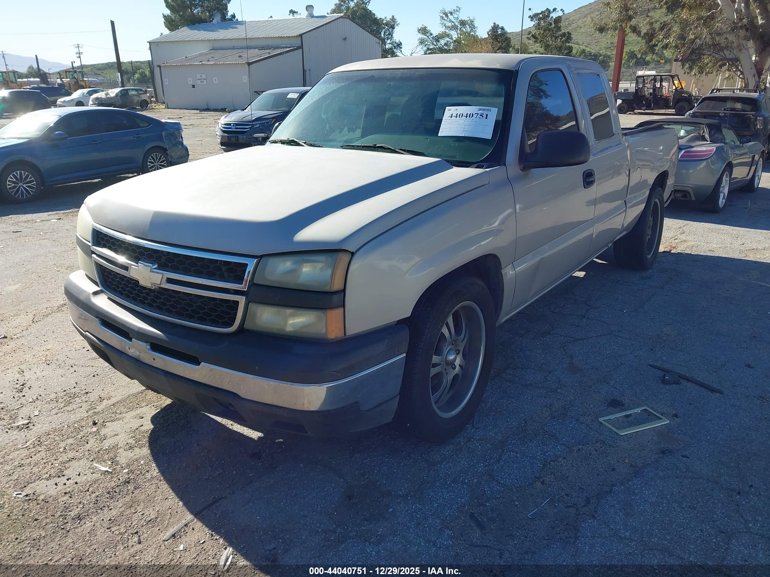 CHEVROLET SILVERADO image 2