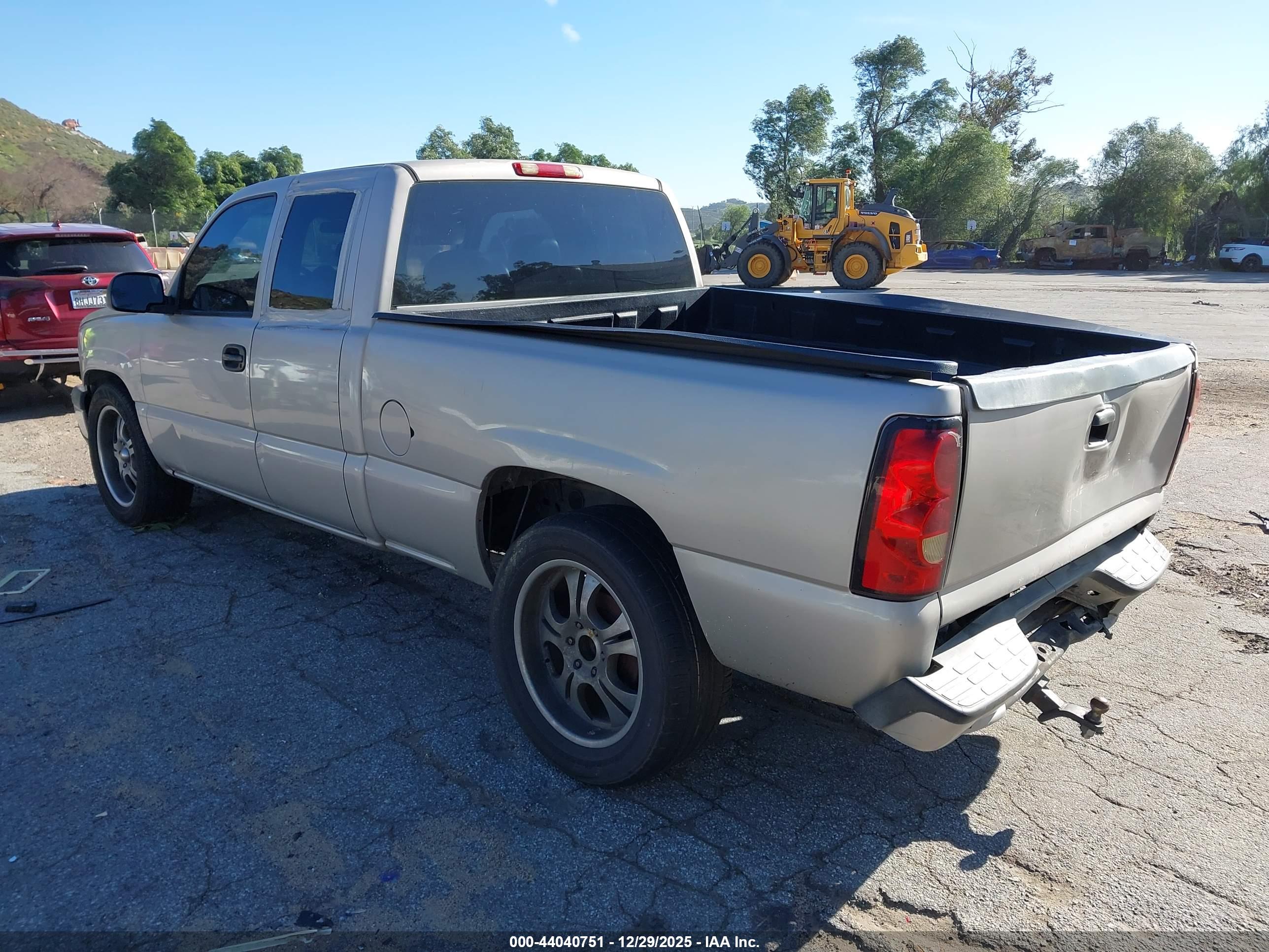 CHEVROLET SILVERADO image 3