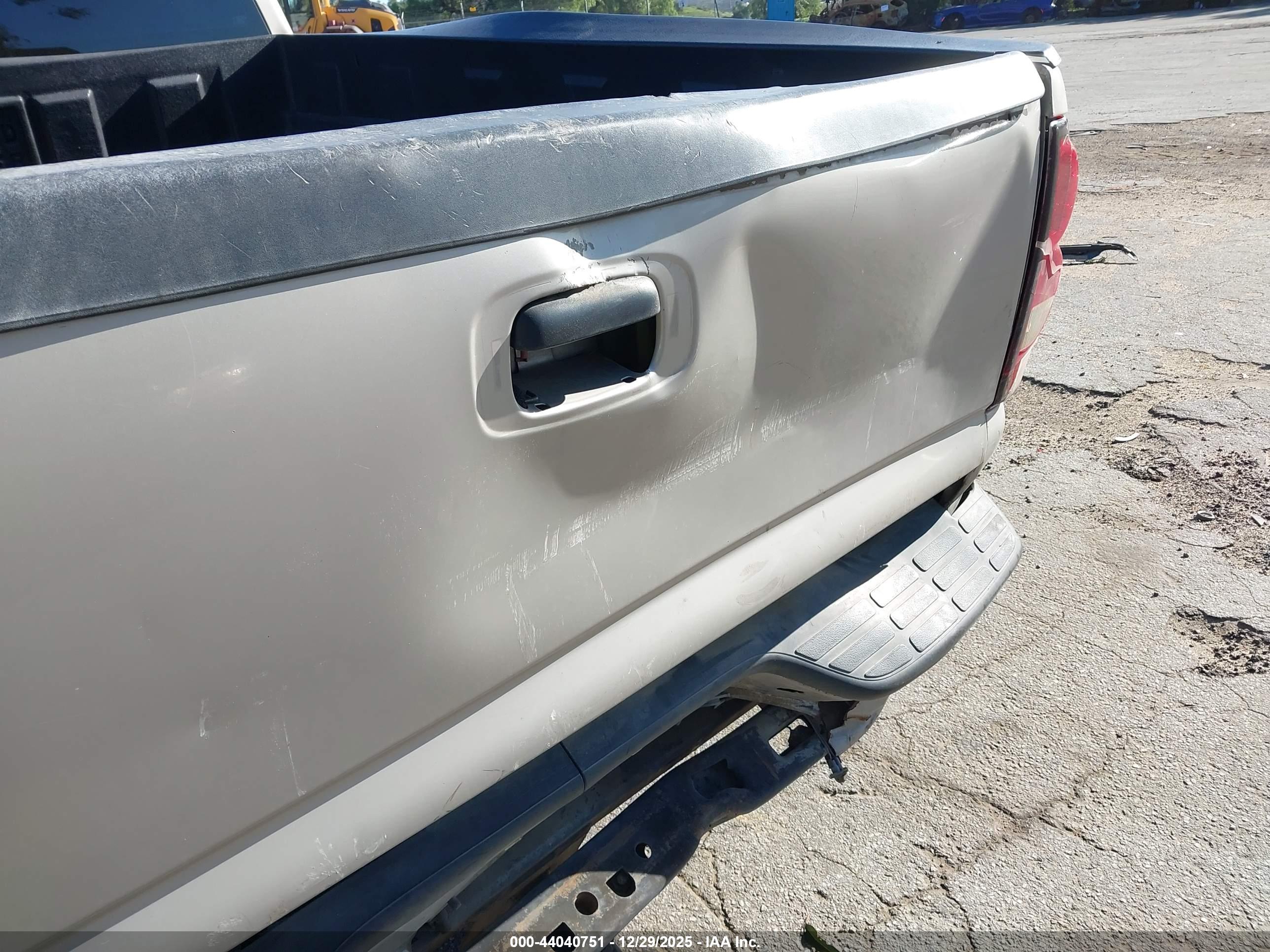 CHEVROLET SILVERADO image 6
