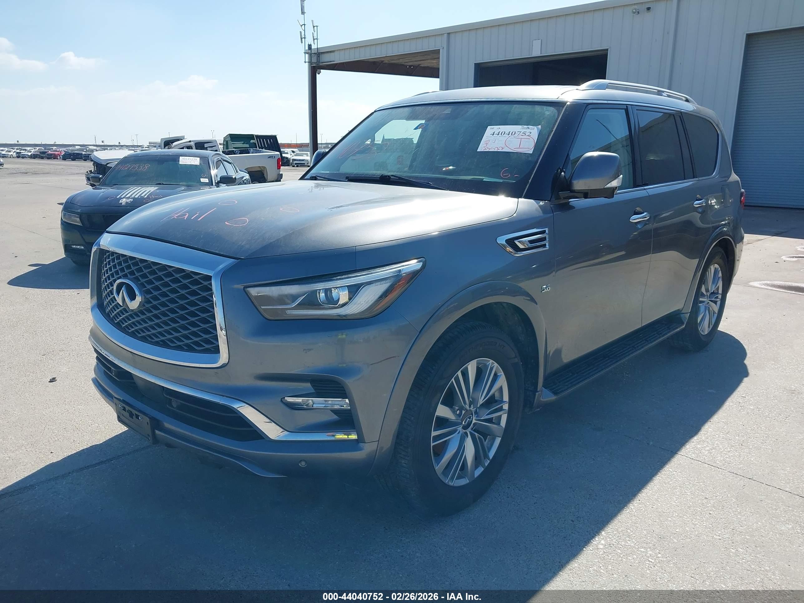 INFINITI QX80 image 2