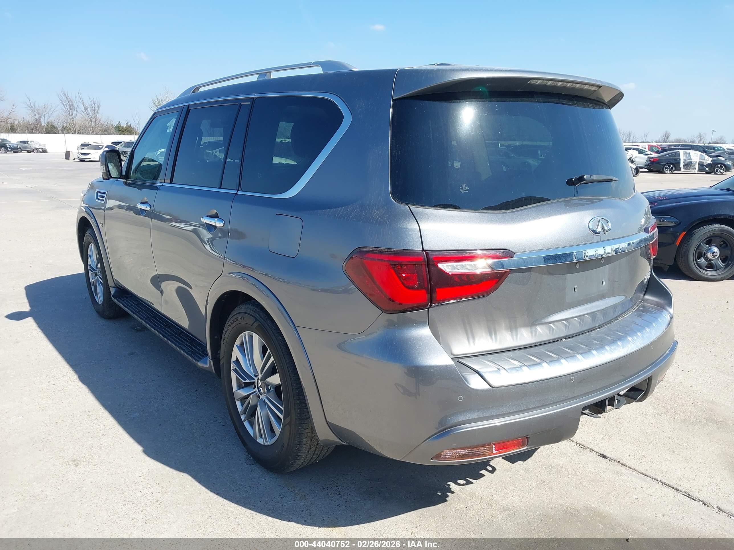 INFINITI QX80 image 3
