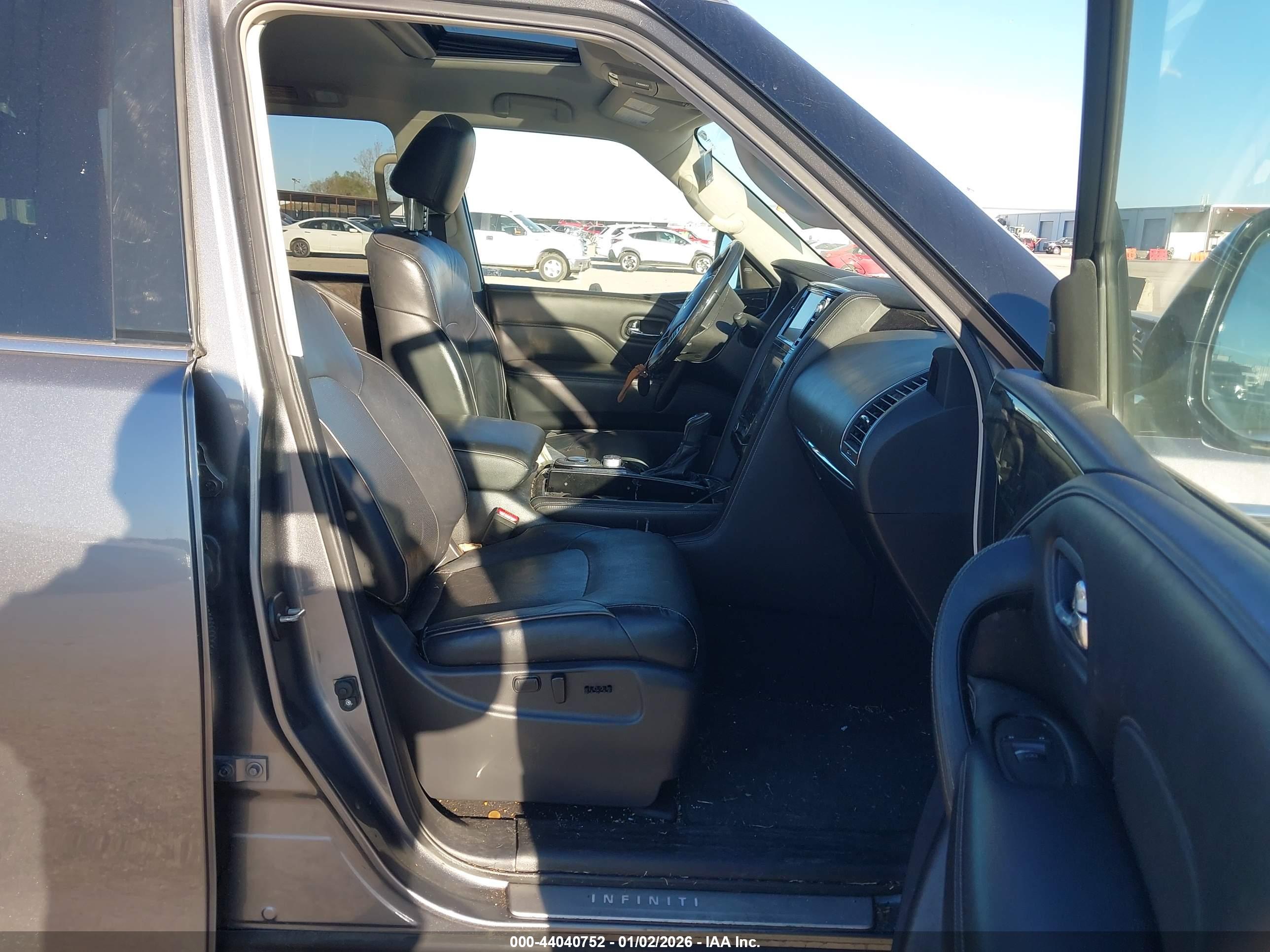 INFINITI QX80 image 5
