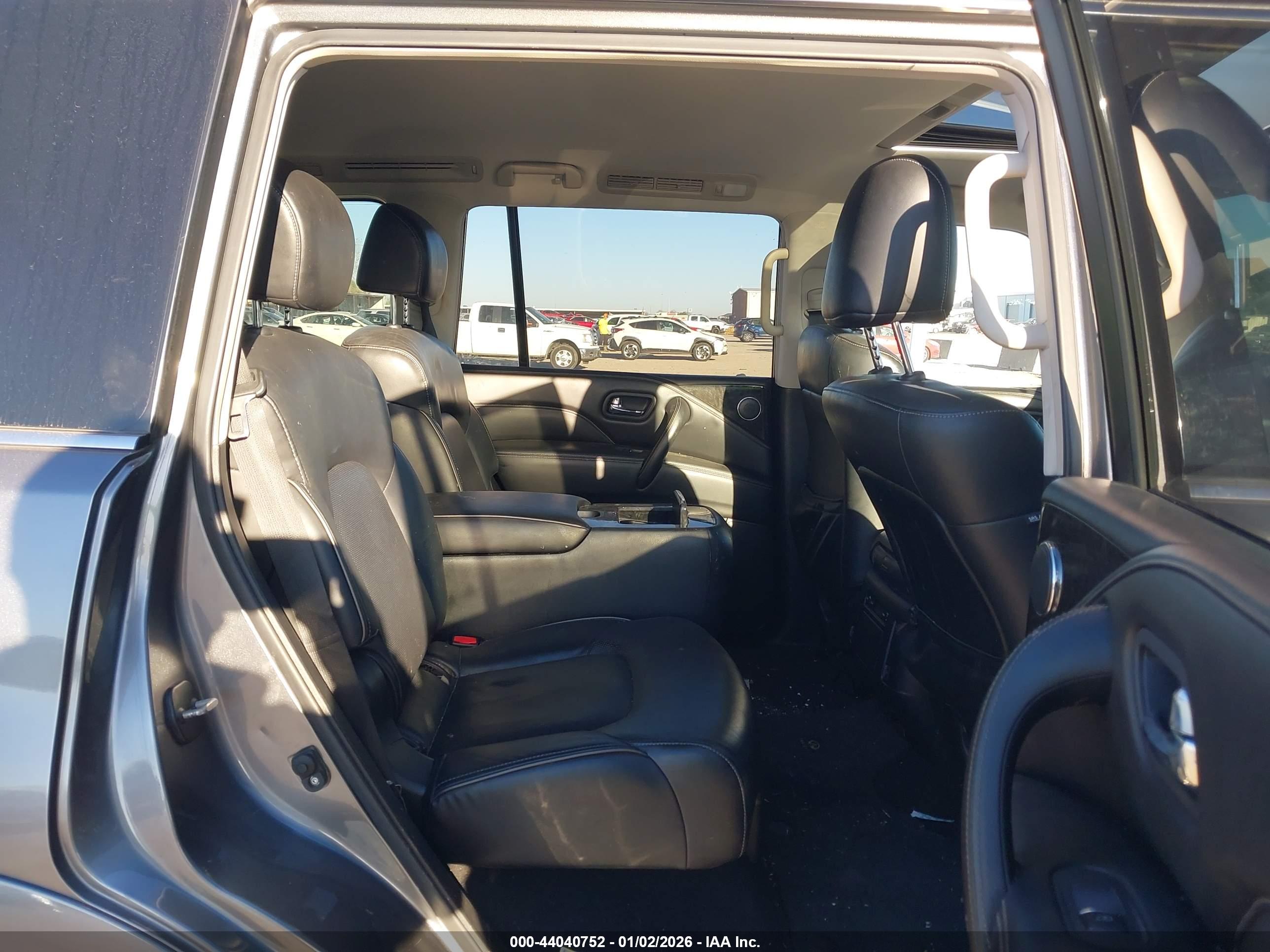 INFINITI QX80 image 8