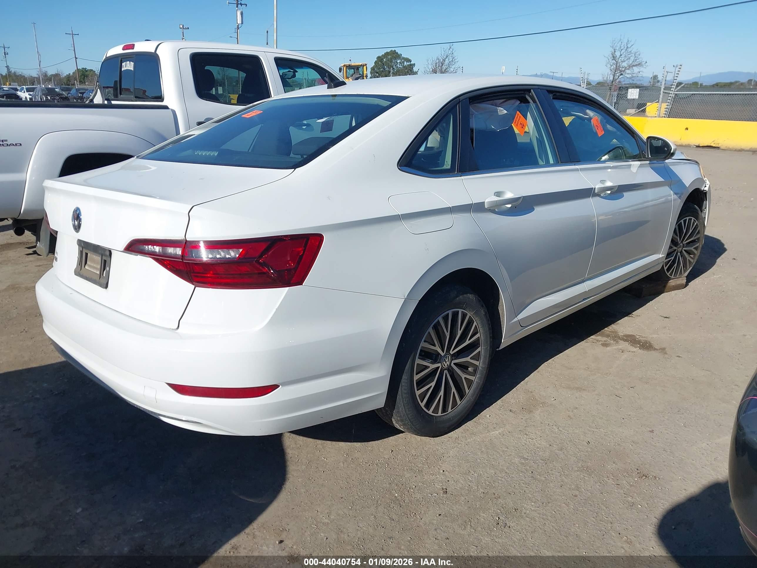 VOLKSWAGEN JETTA image 4