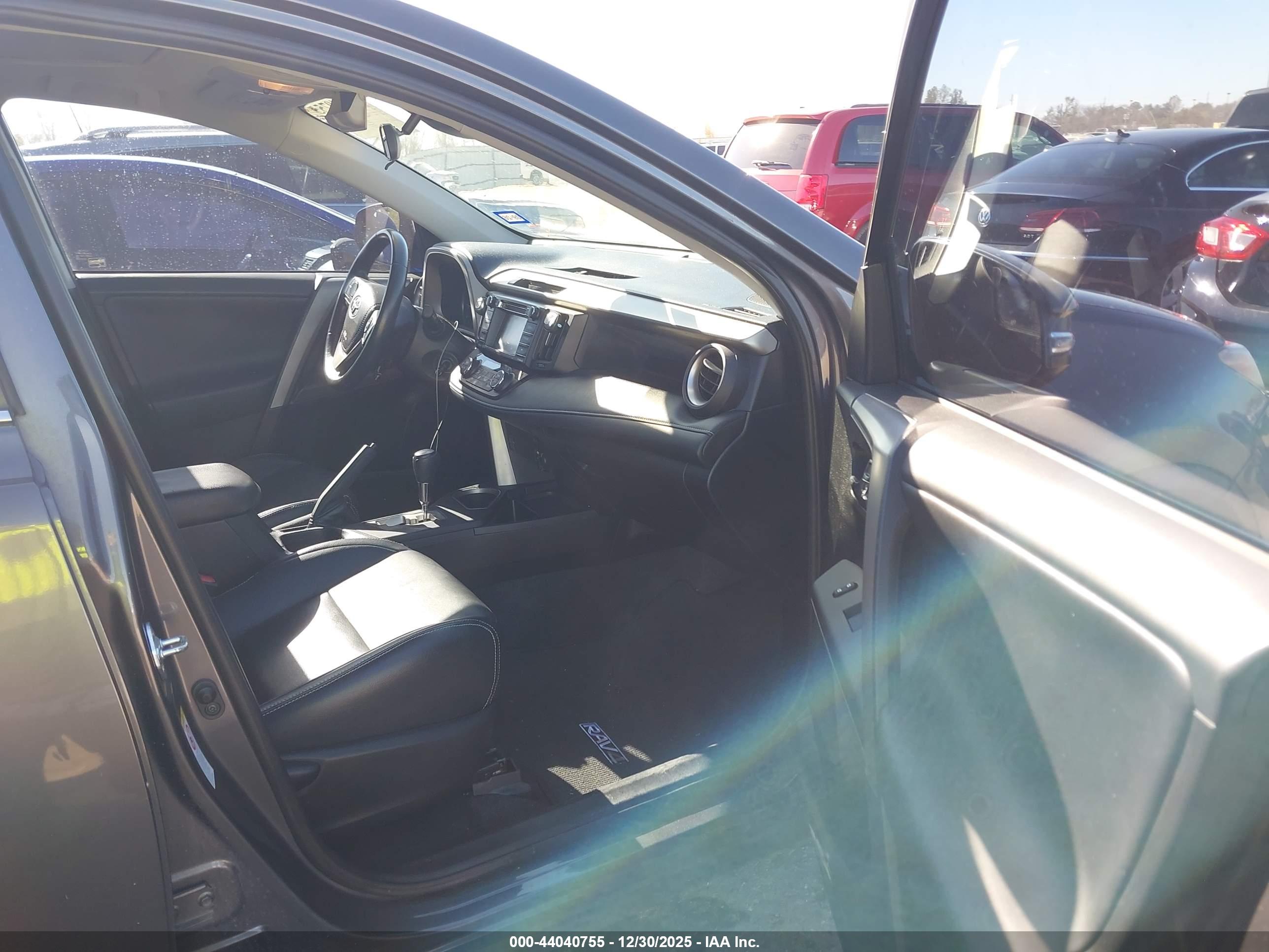 TOYOTA RAV4 image 5