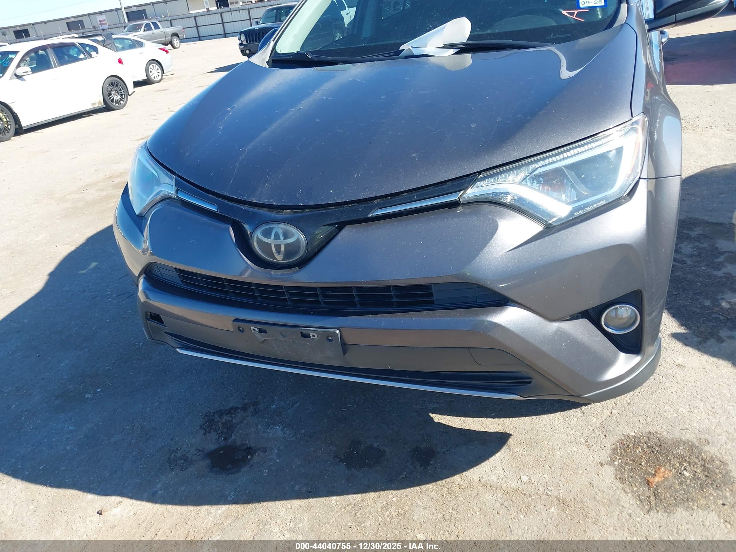 TOYOTA RAV4 image 6