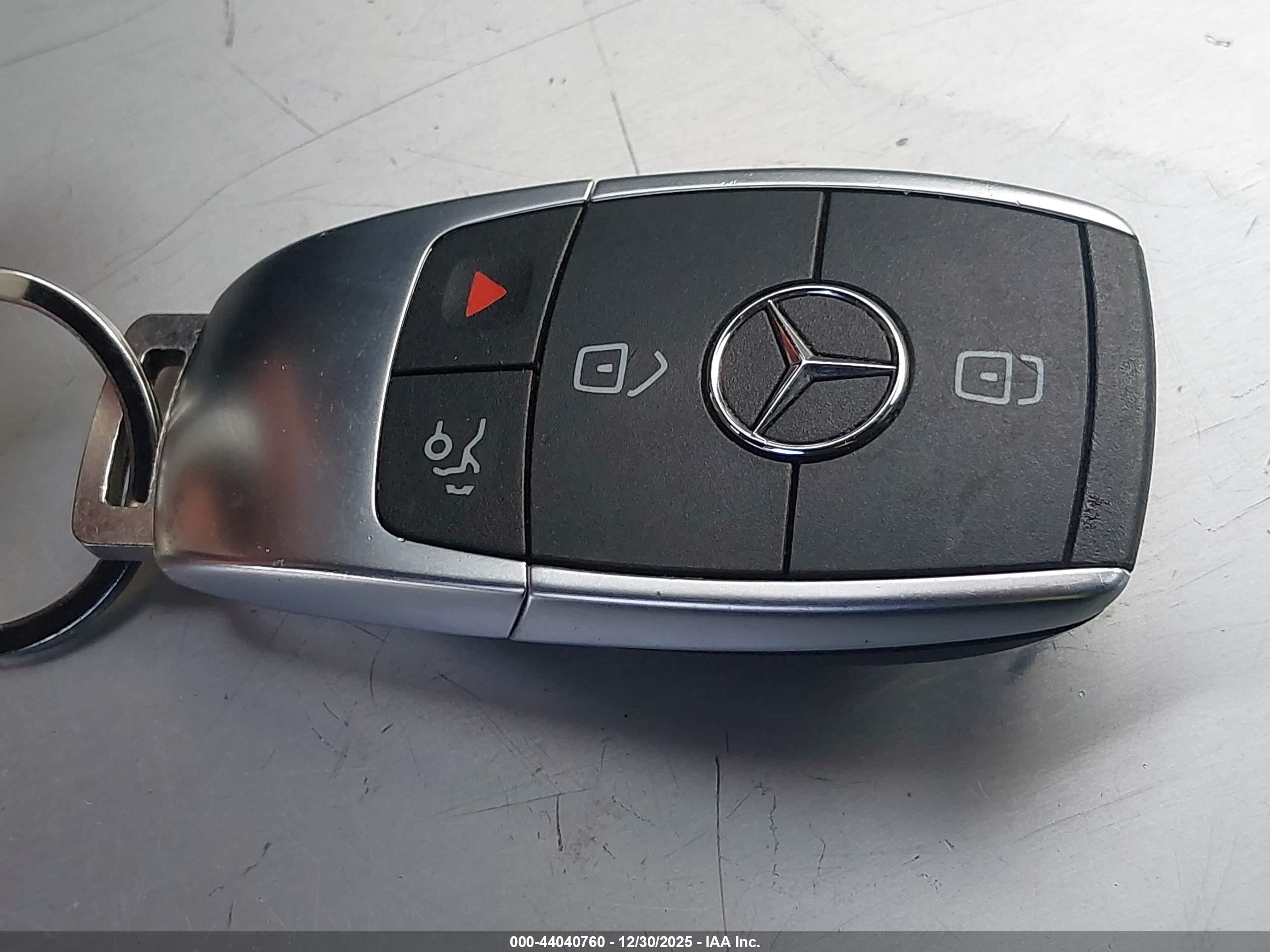 MERCEDES-BENZ GLC image 11