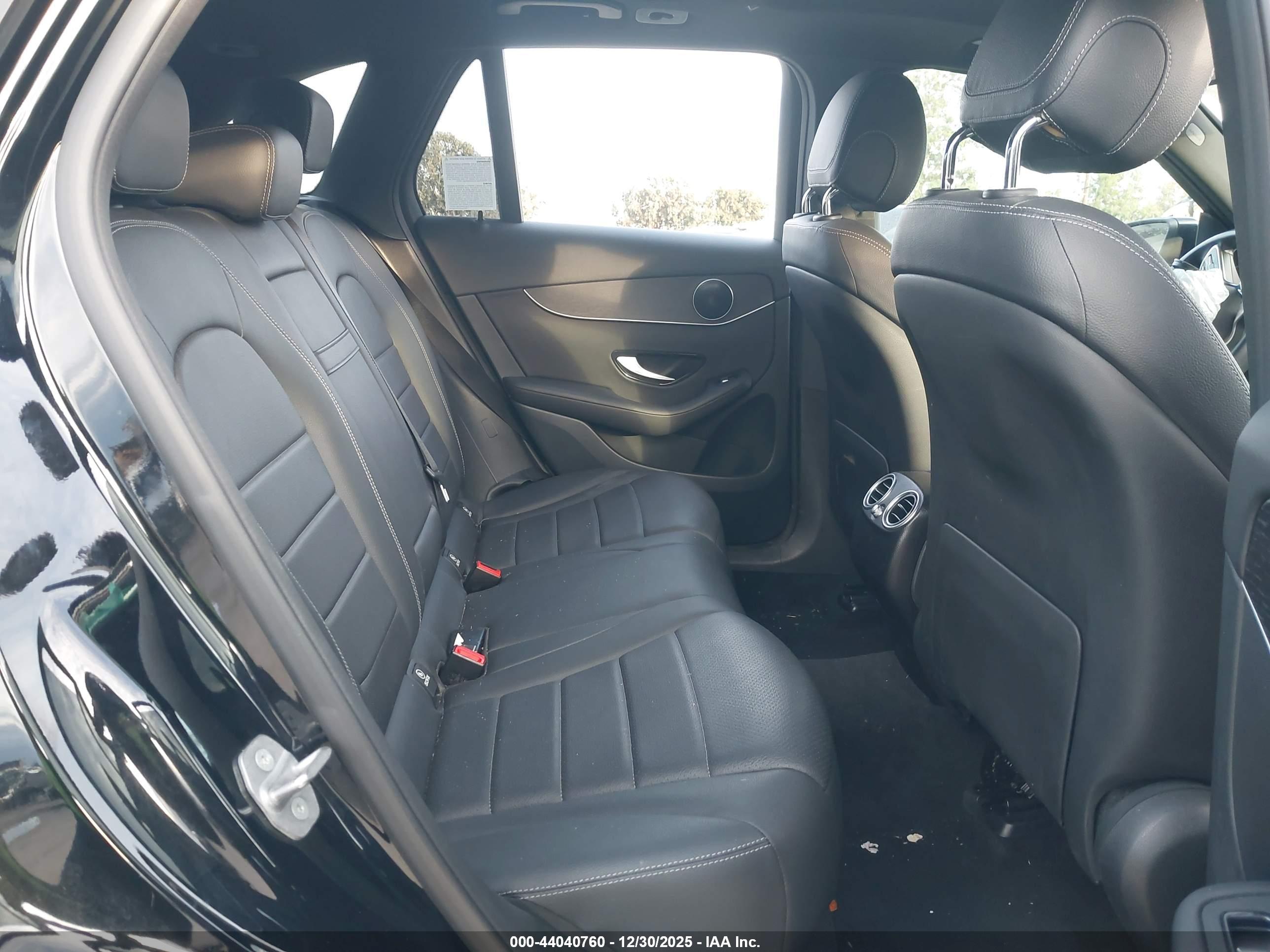 MERCEDES-BENZ GLC image 8
