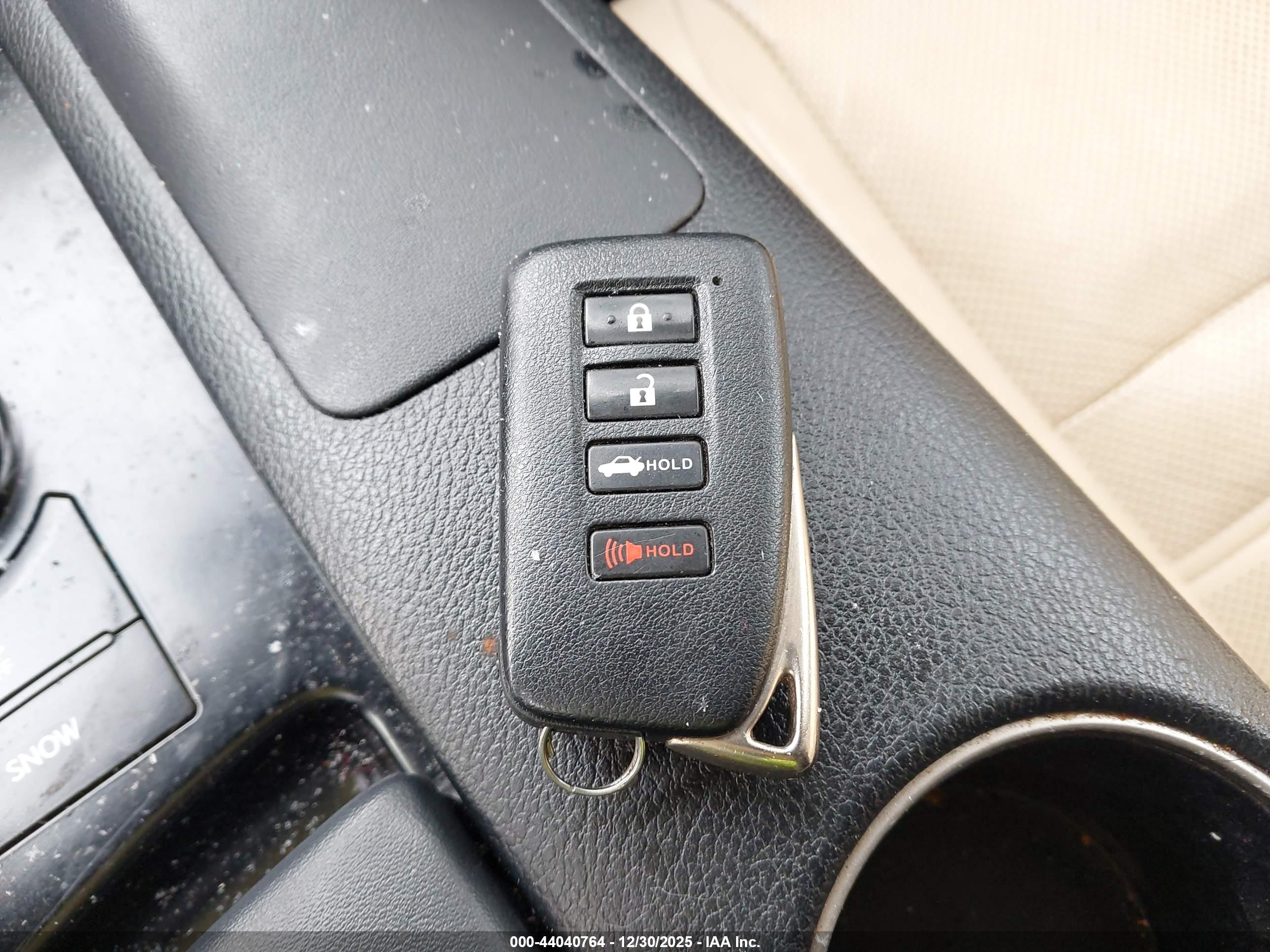 LEXUS IS image 11