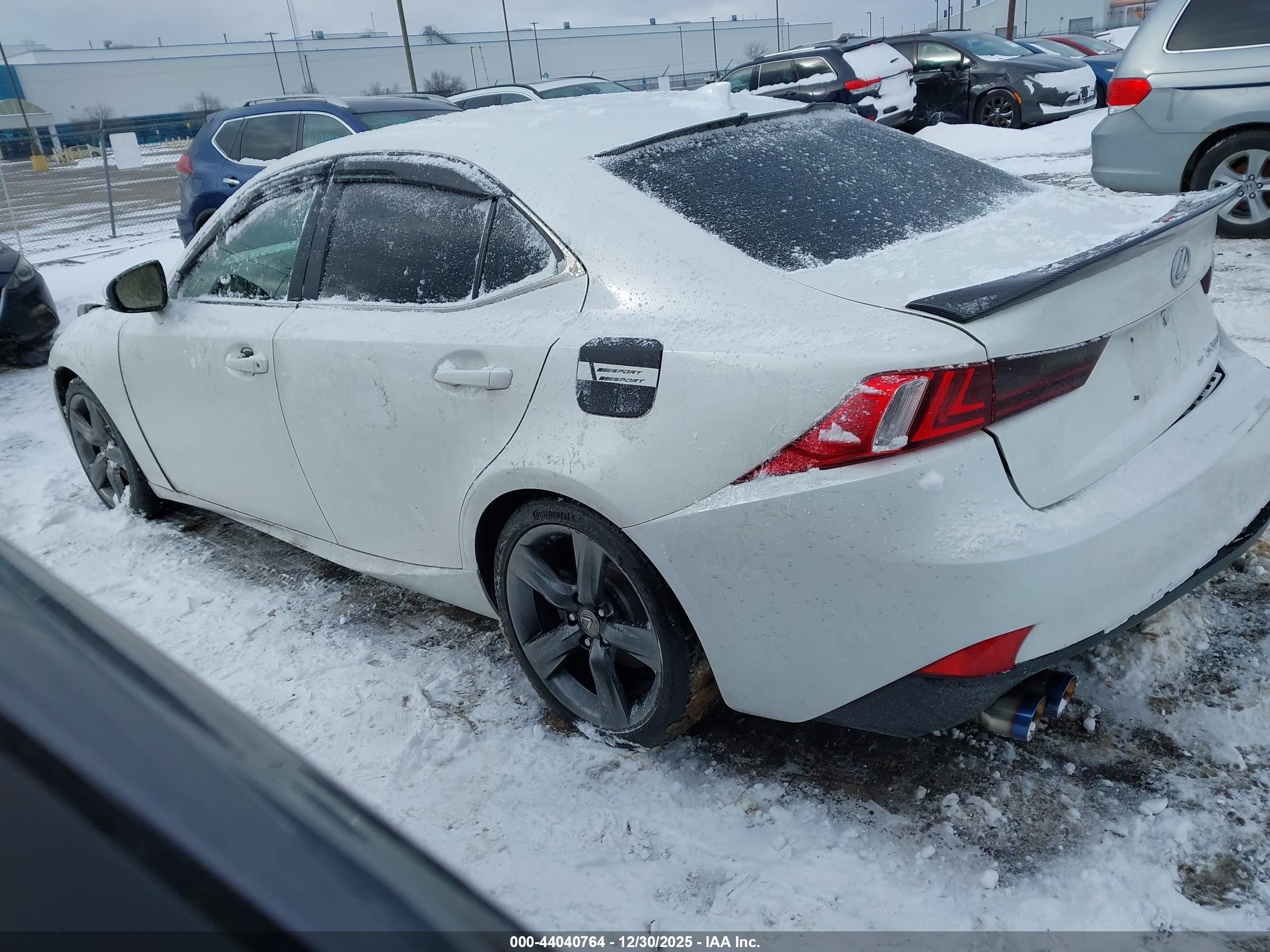 LEXUS IS image 3