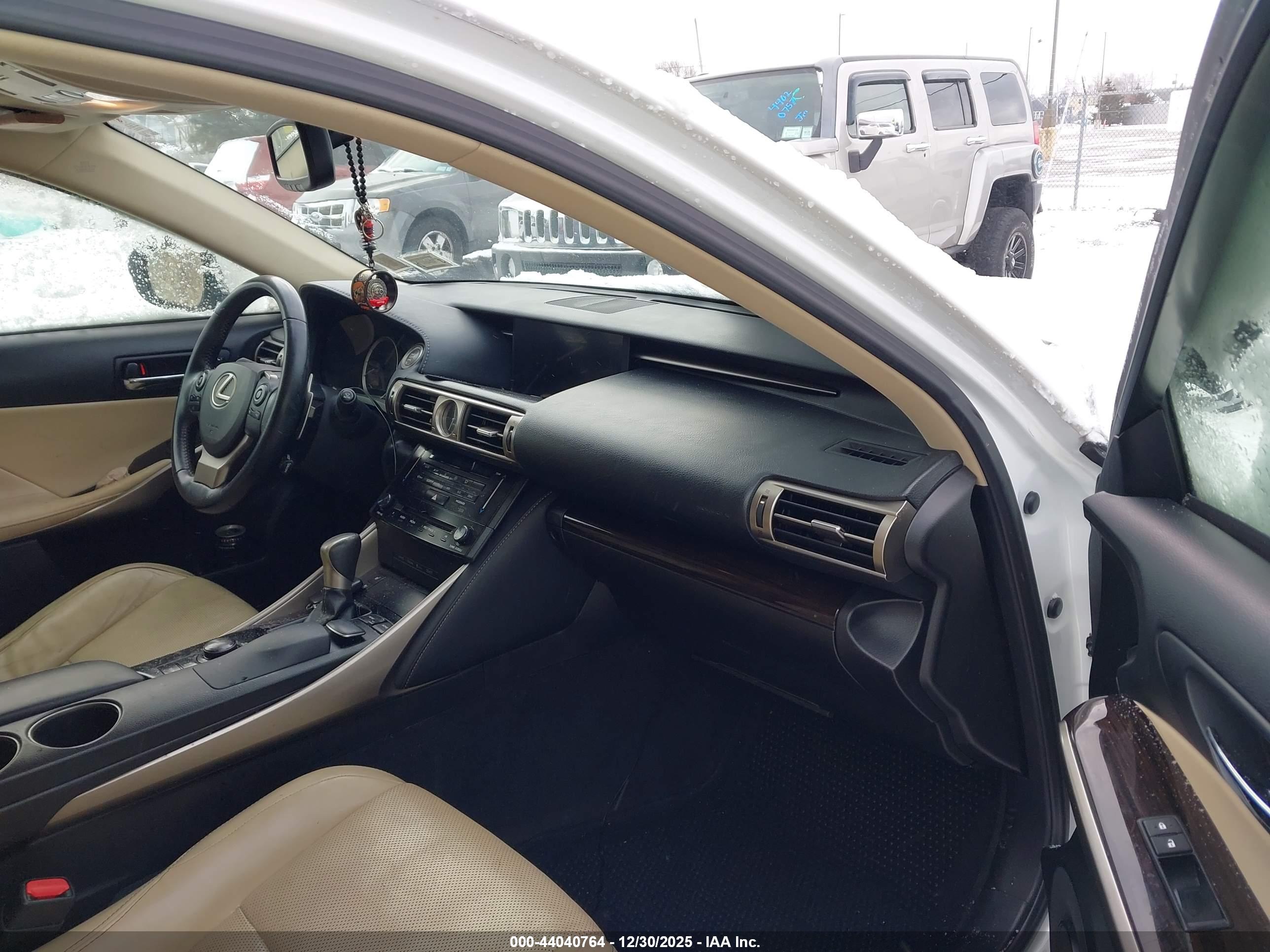 LEXUS IS image 5