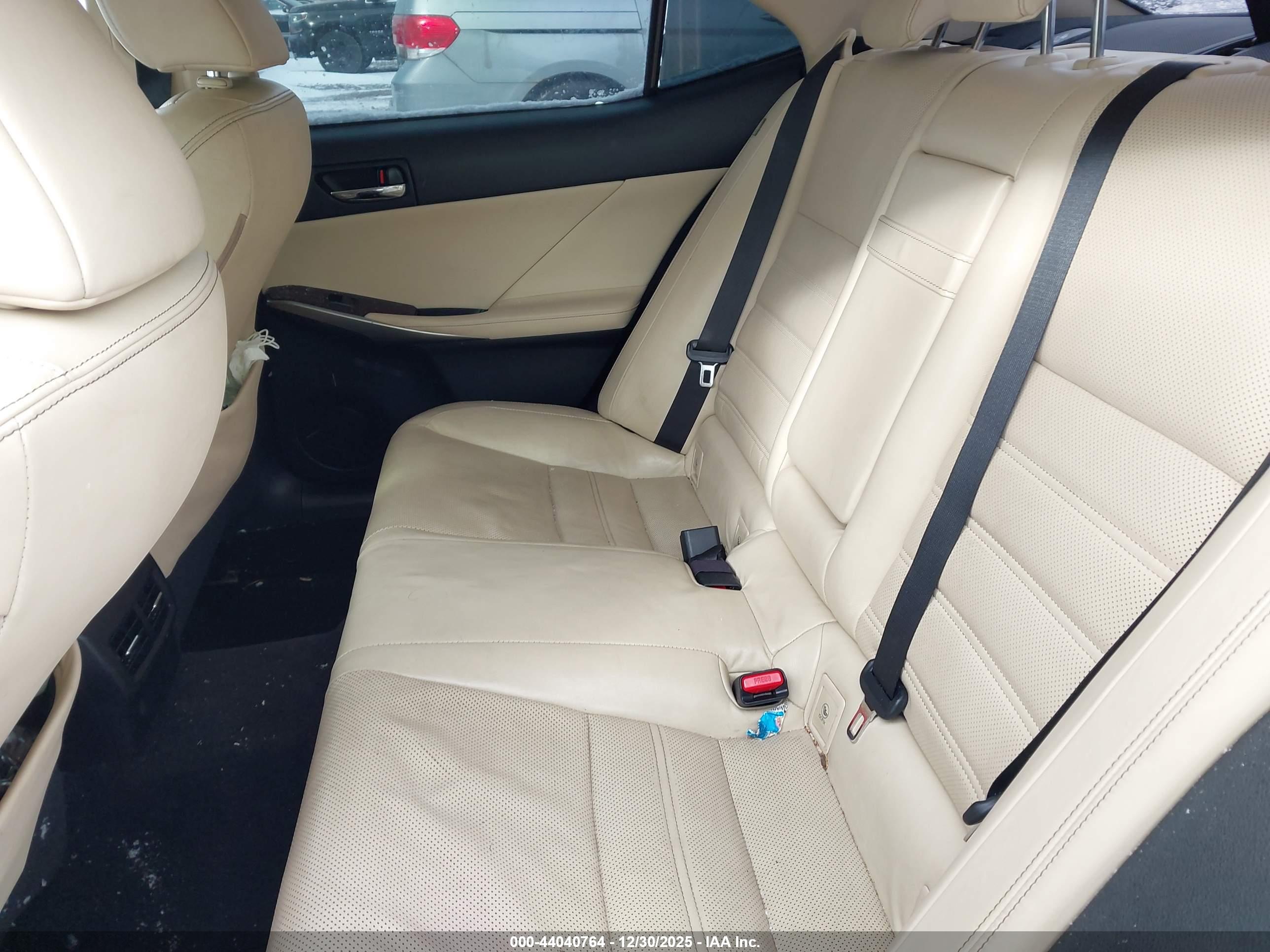 LEXUS IS image 8