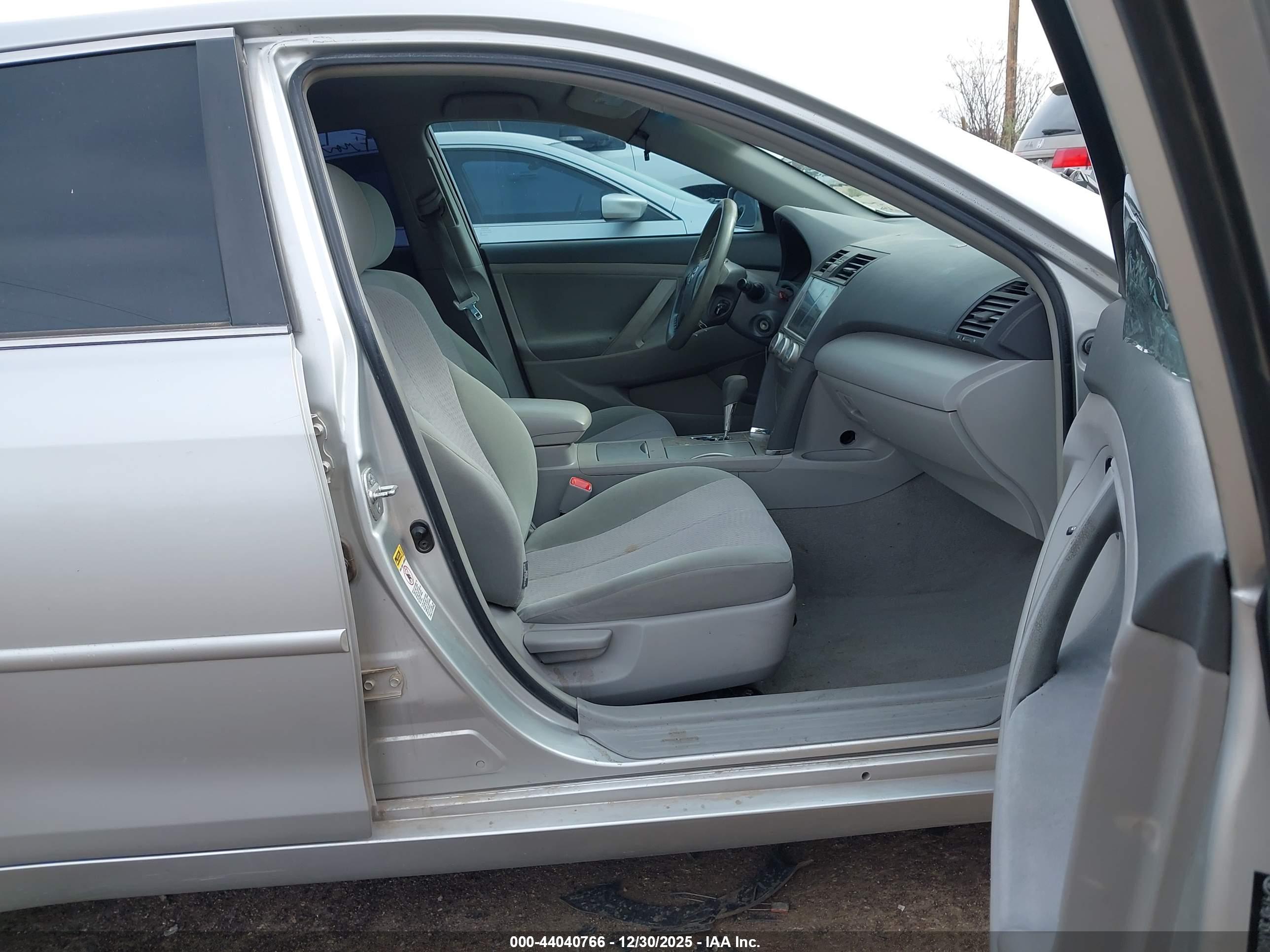 TOYOTA CAMRY image 5