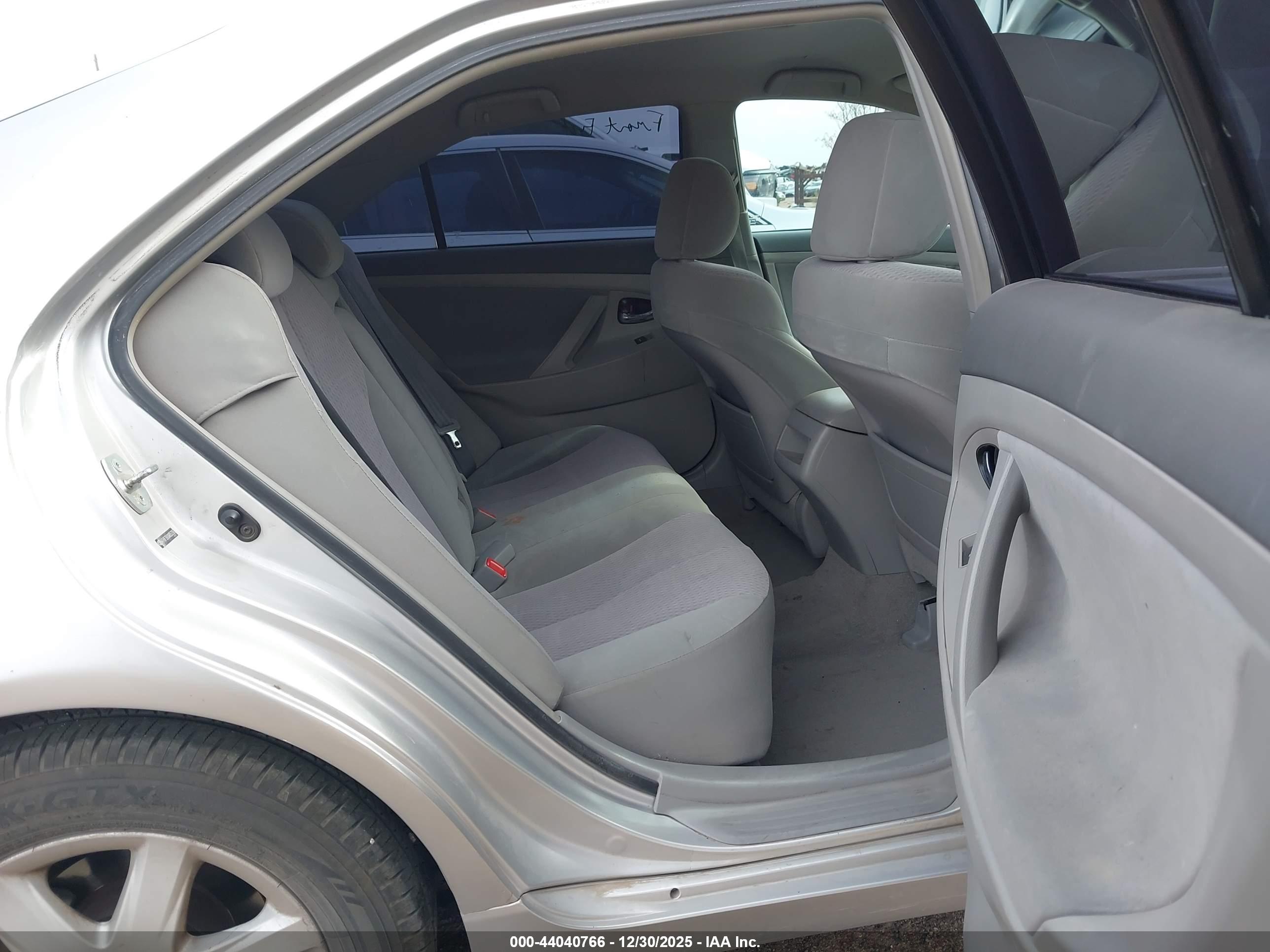 TOYOTA CAMRY image 8