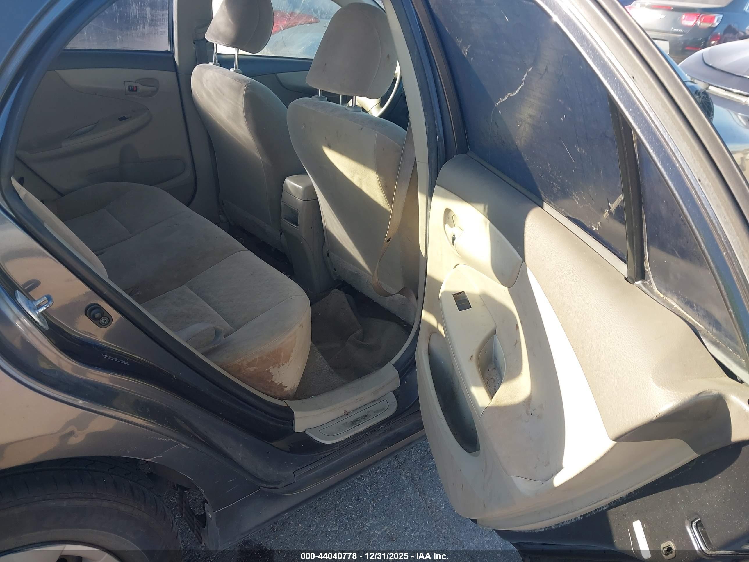 TOYOTA COROLLA image 8