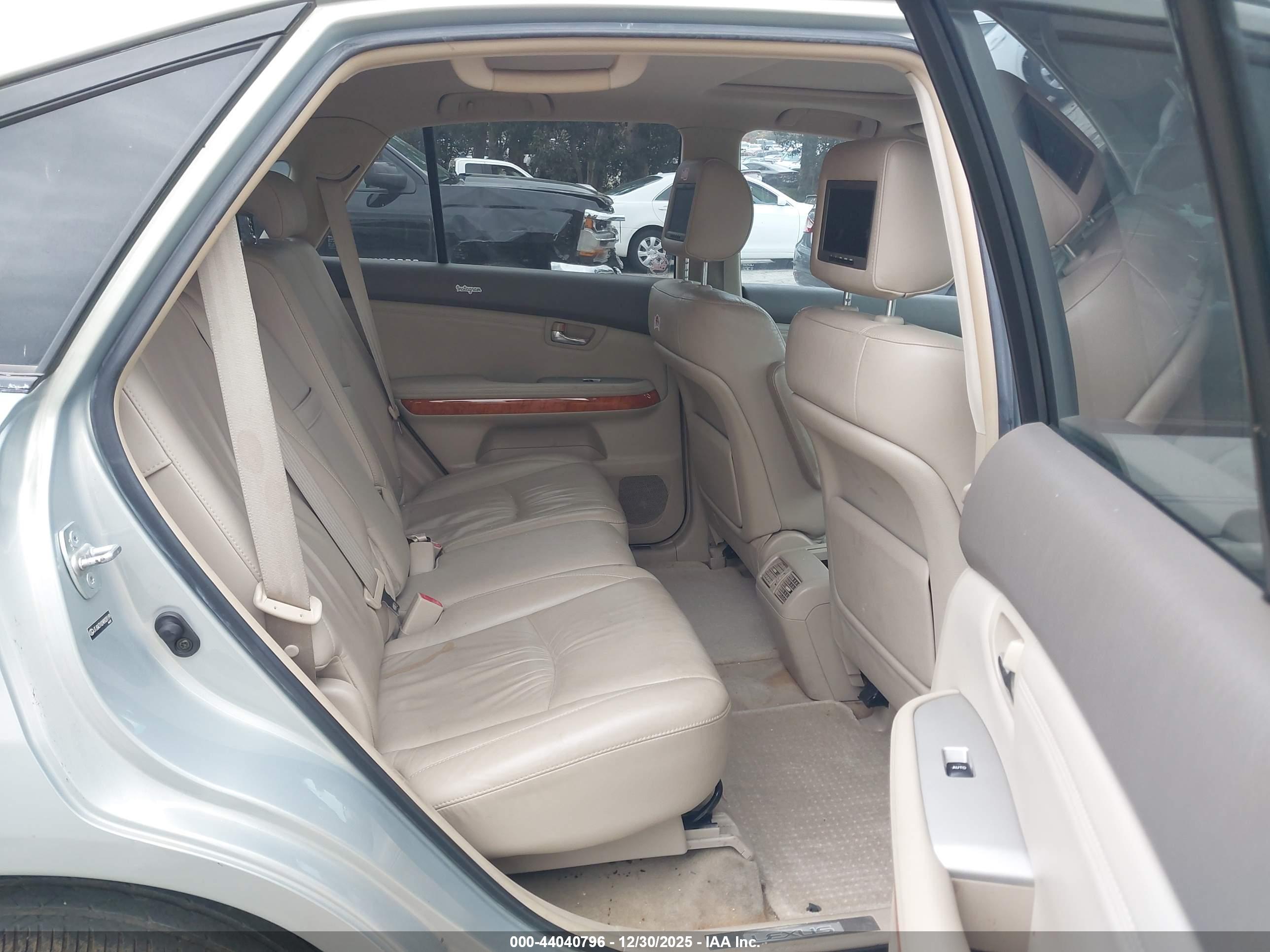 LEXUS RX image 8