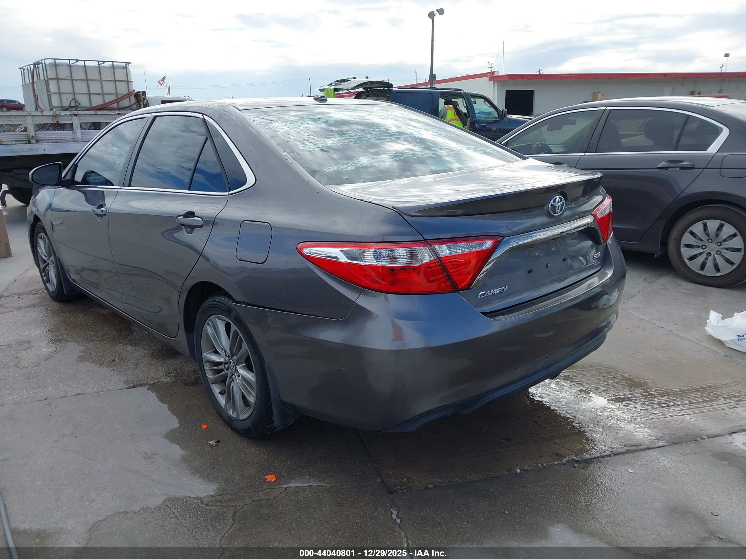 TOYOTA CAMRY image 3