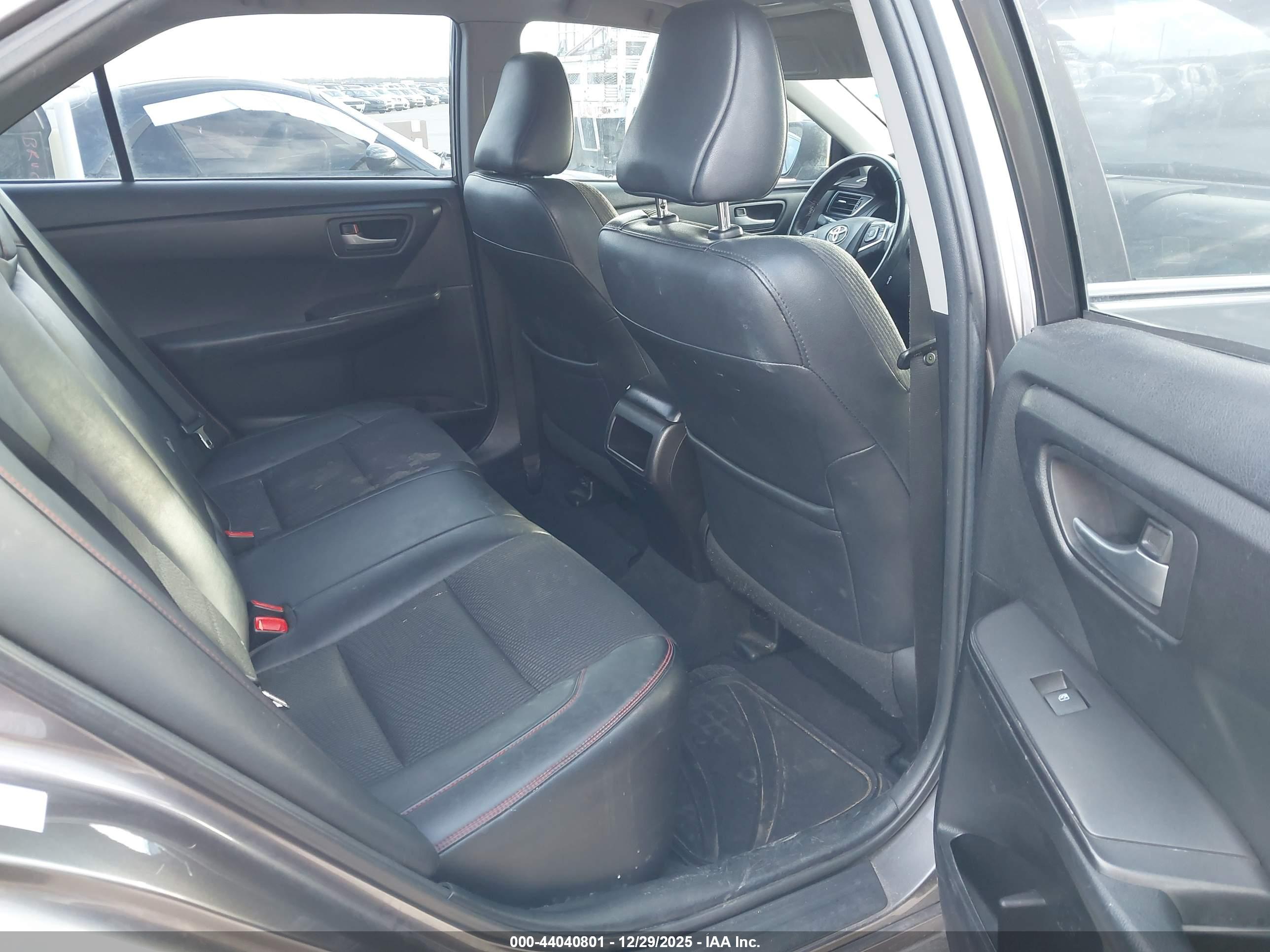 TOYOTA CAMRY image 8