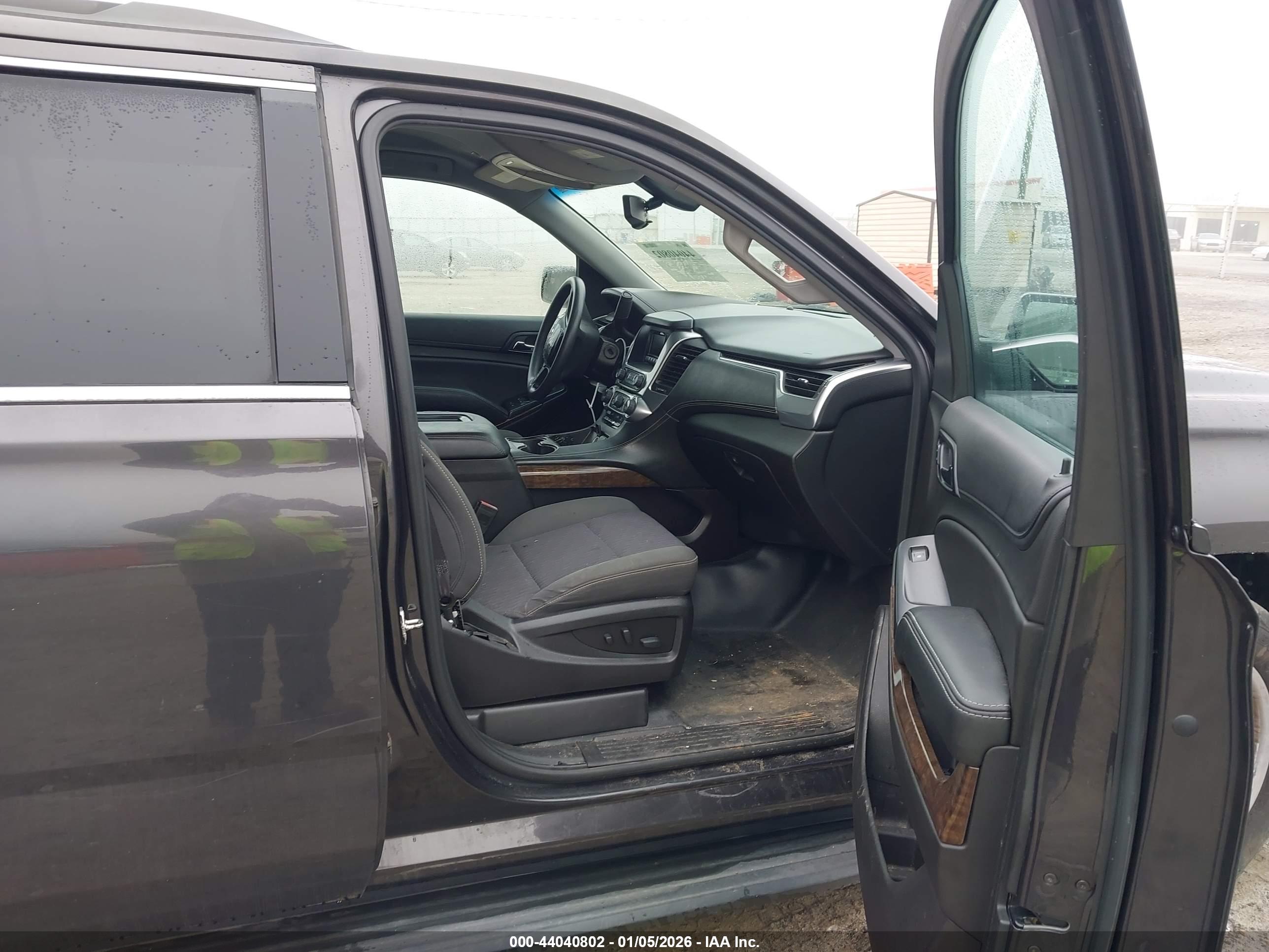 CHEVROLET SUBURBAN image 5