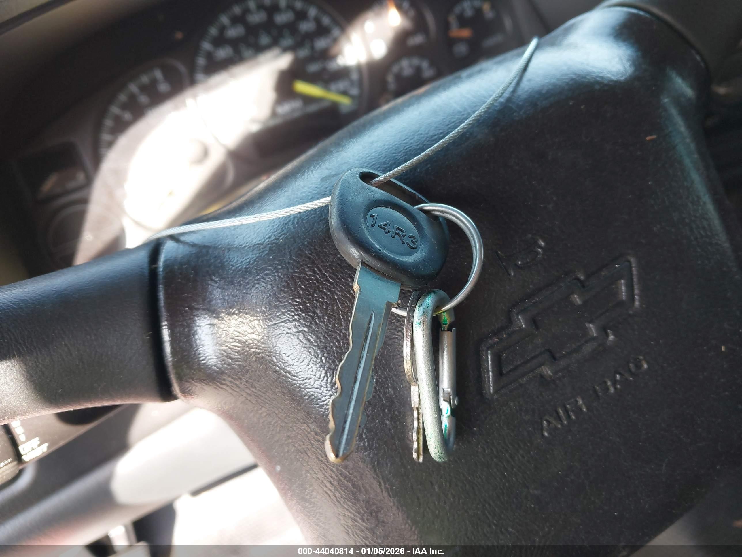 CHEVROLET SILVERADO image 11