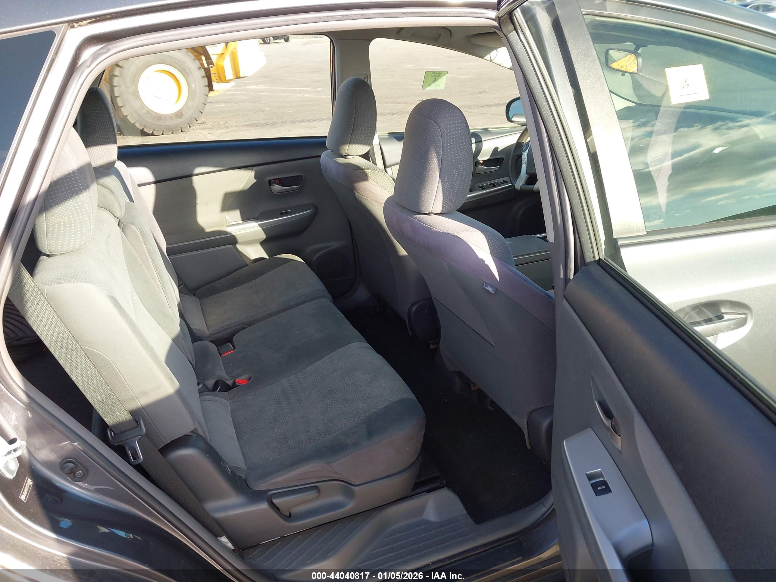 TOYOTA PRIUS image 8