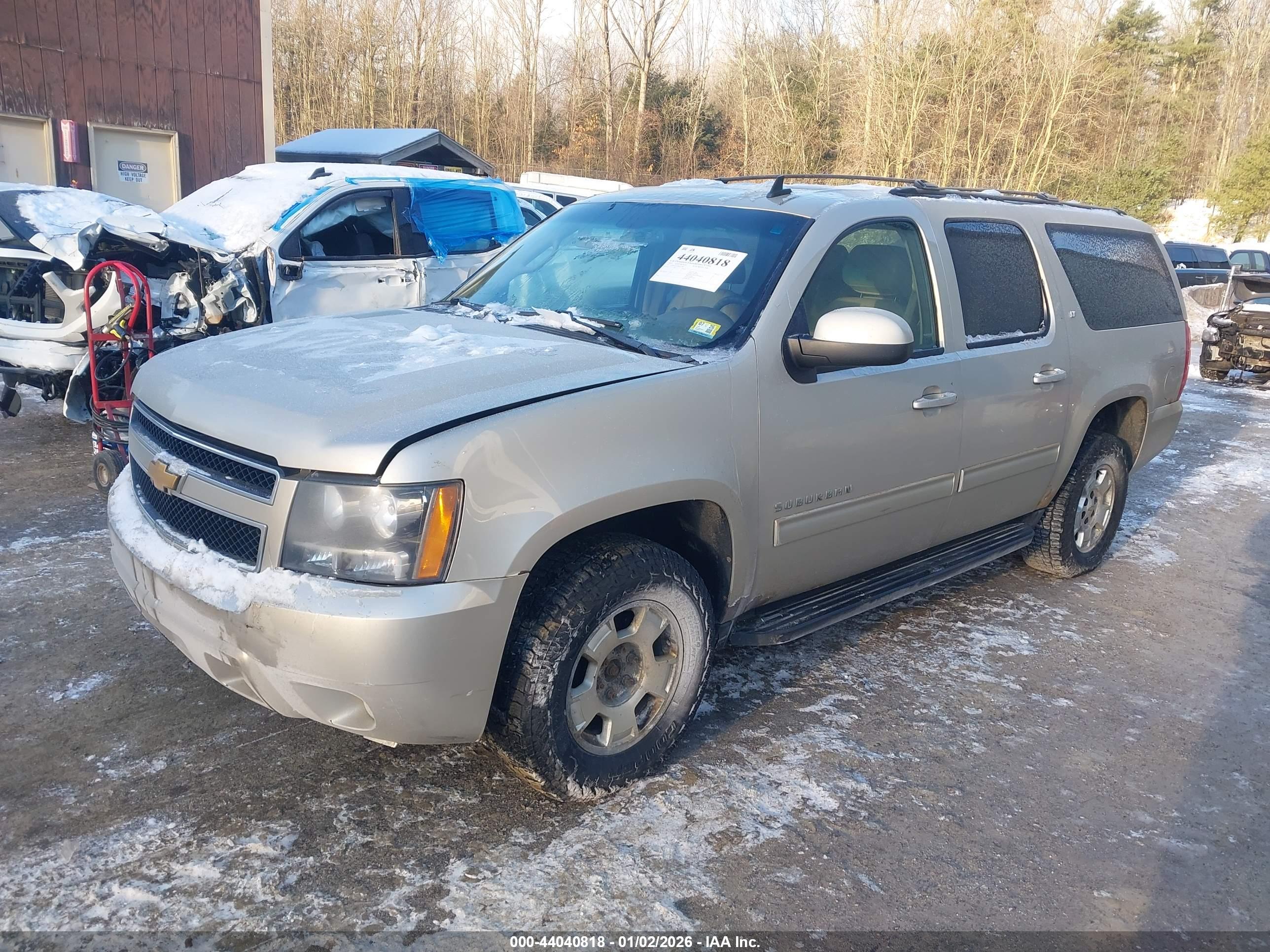 CHEVROLET SUBURBAN image 2