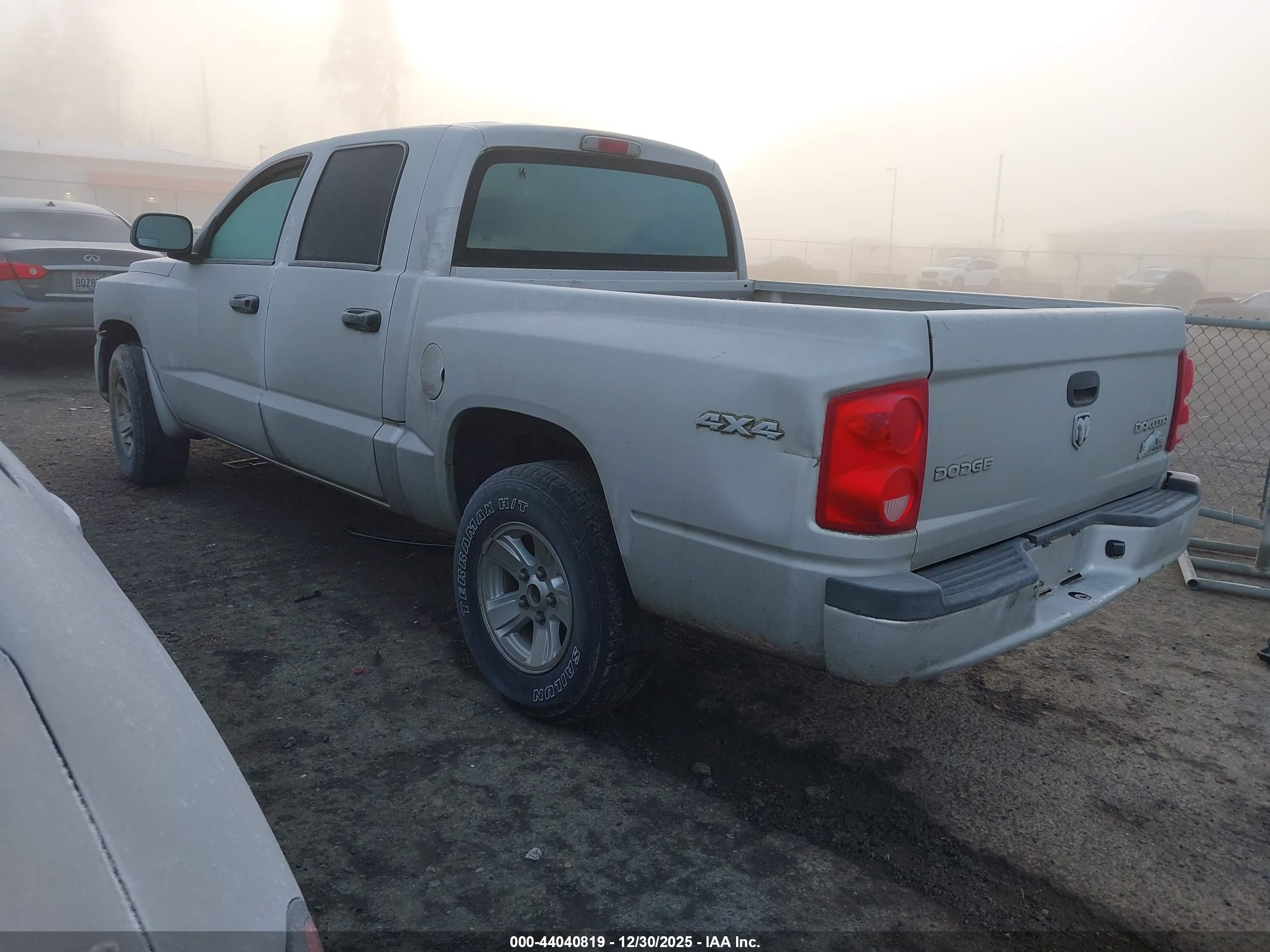 DODGE DAKOTA image 3