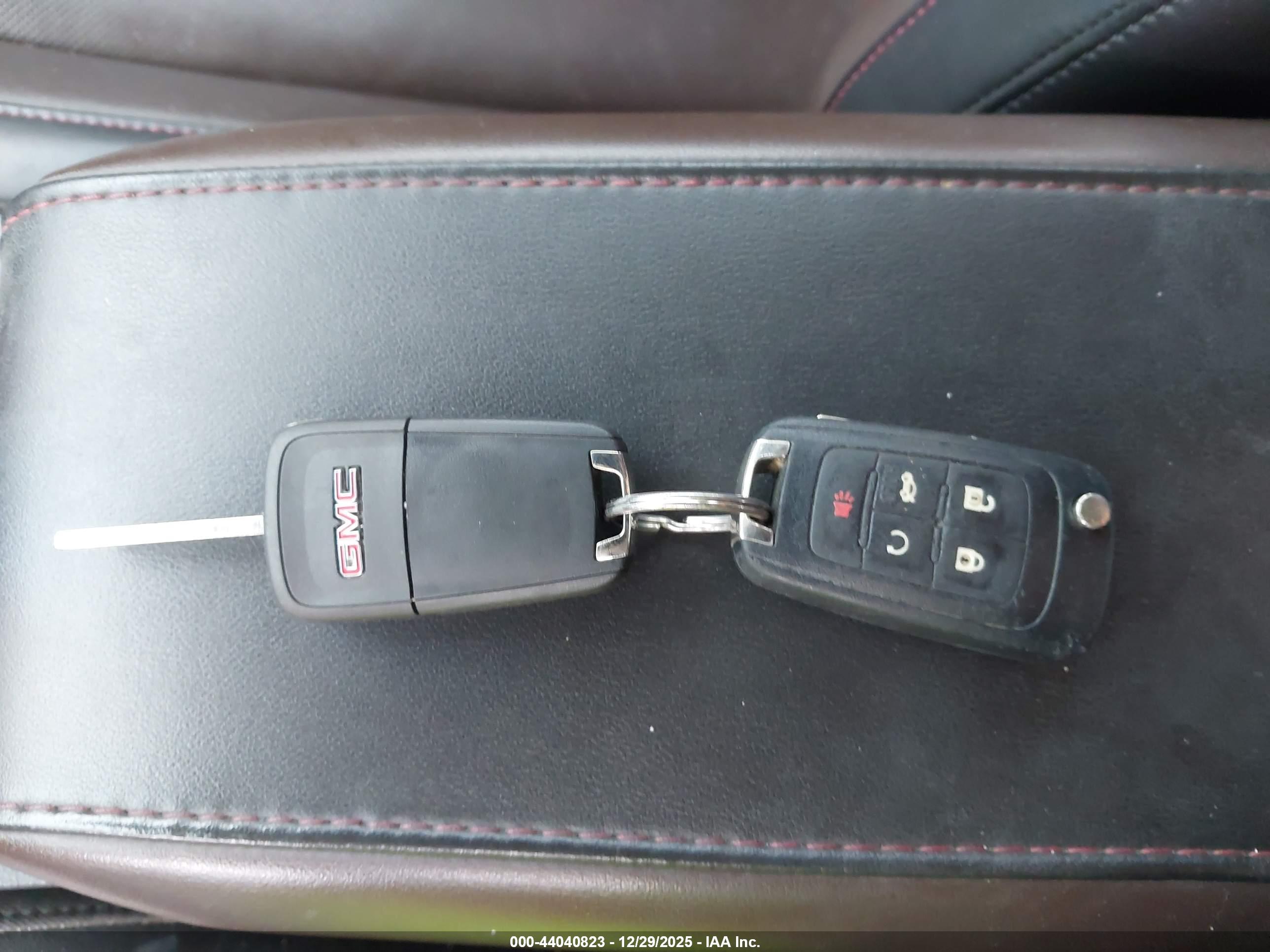GMC TERRAIN image 11