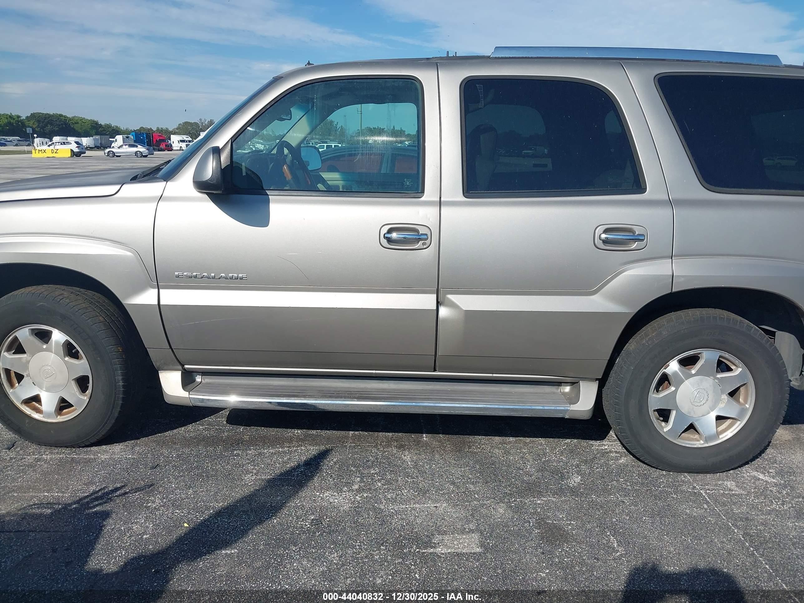 CADILLAC ESCALADE image 6