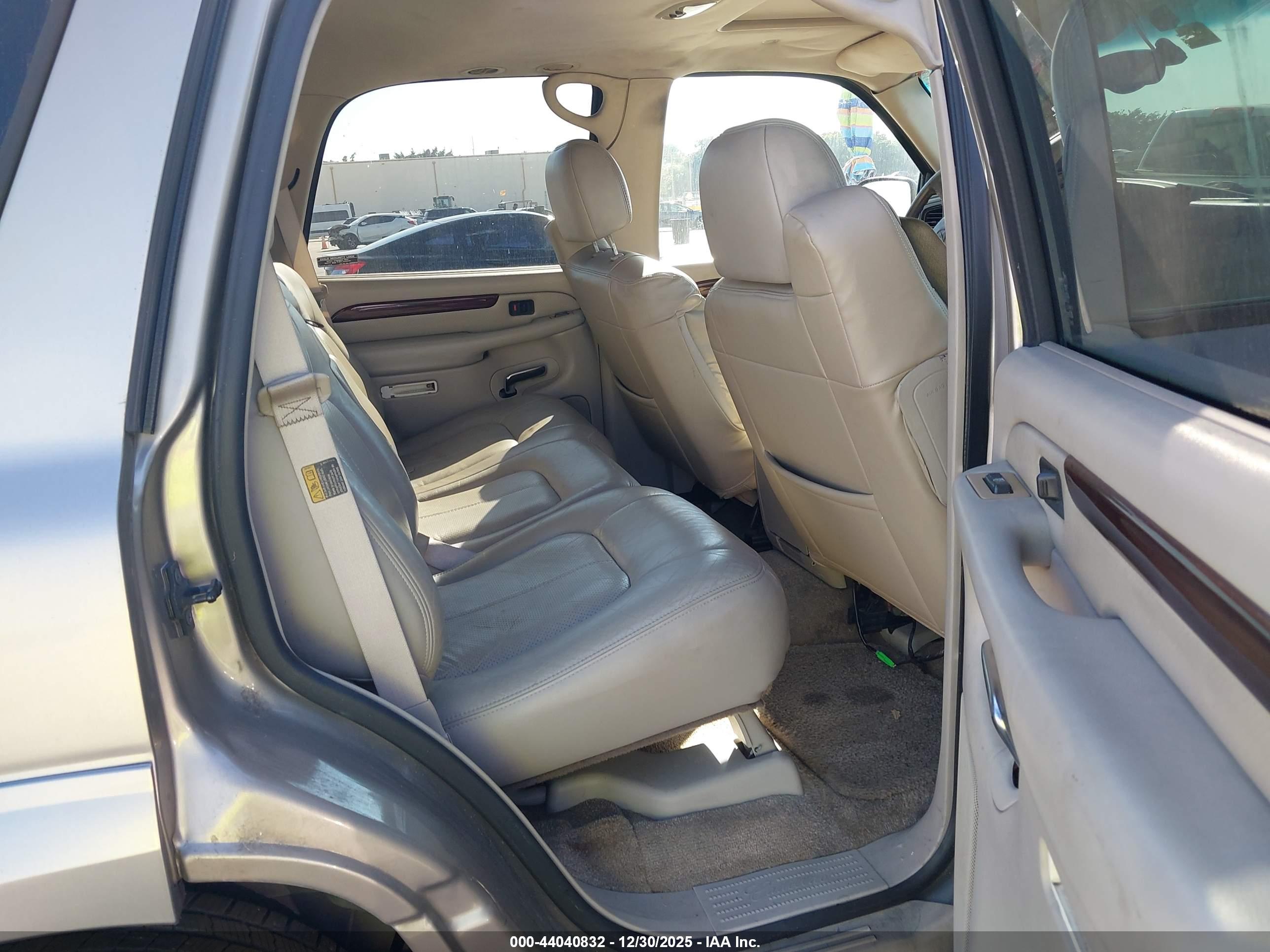 CADILLAC ESCALADE image 8