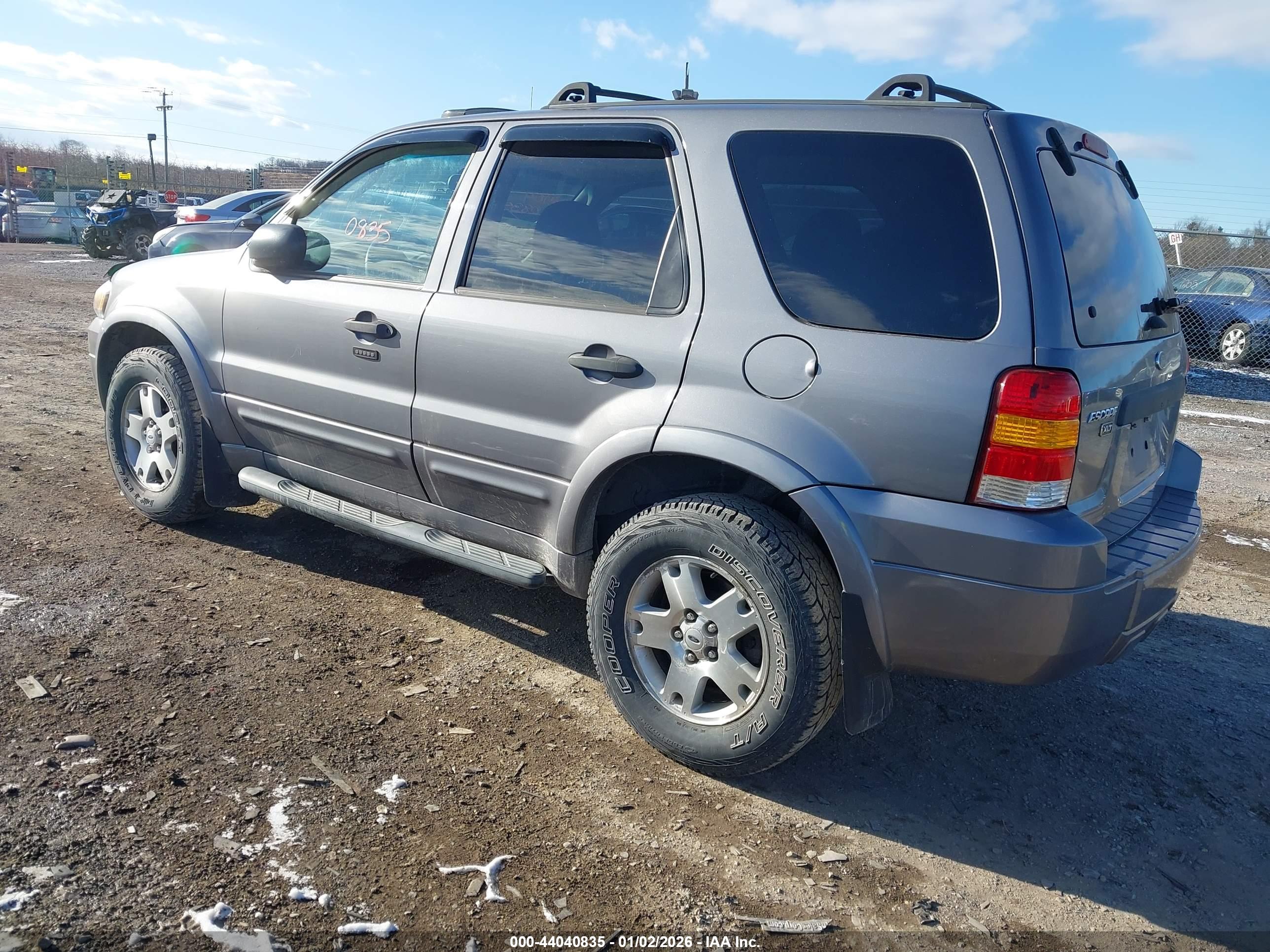 FORD ESCAPE image 3