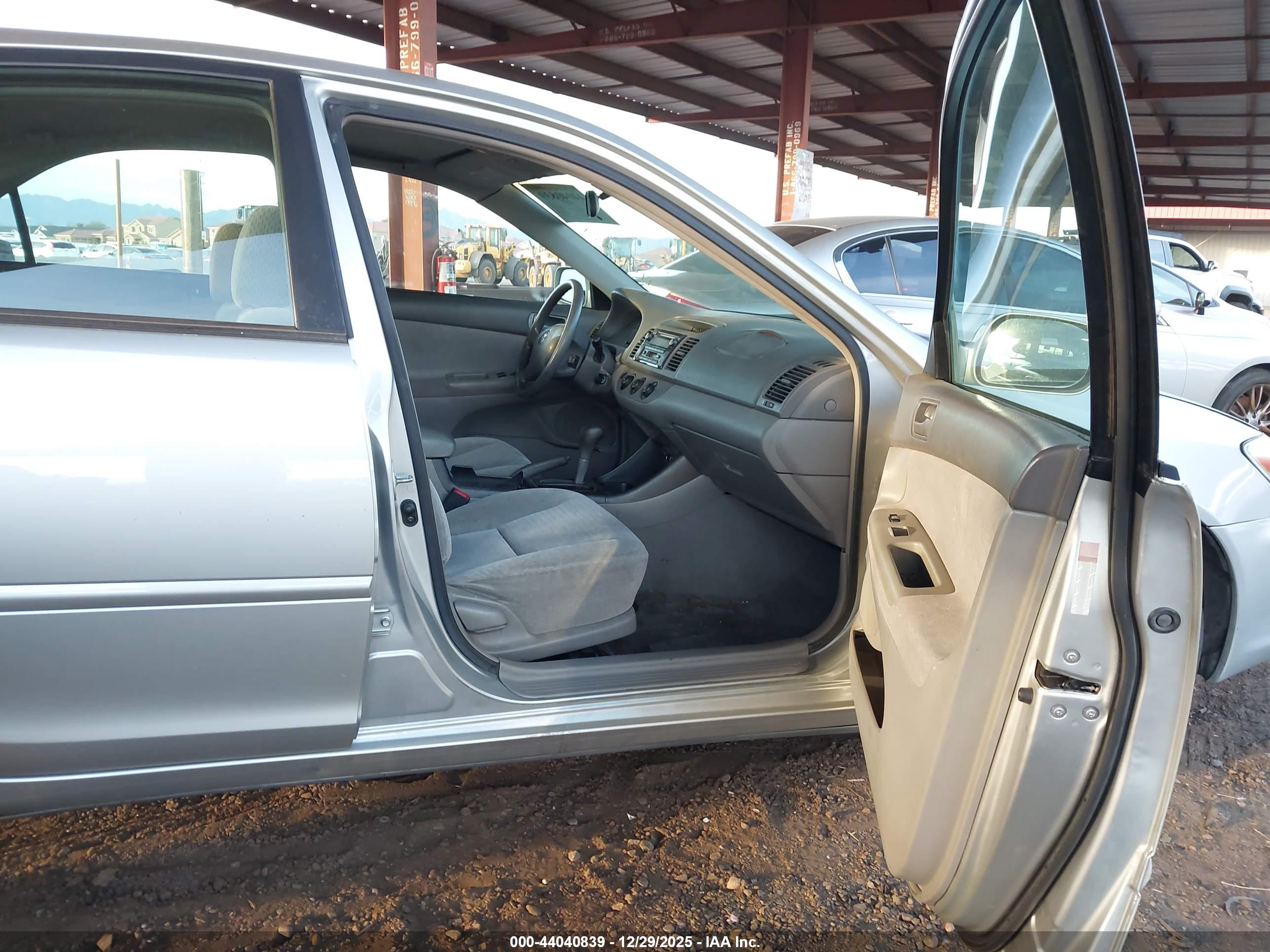 TOYOTA CAMRY image 5