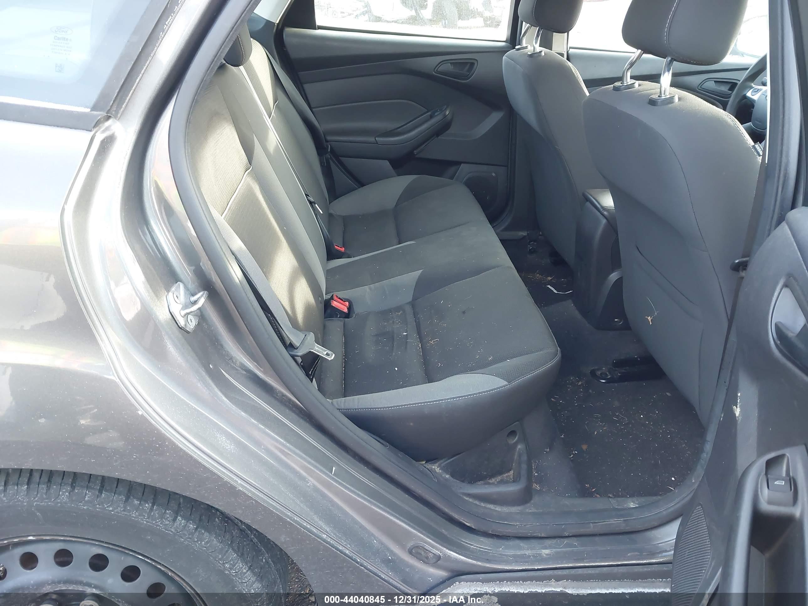 FORD FOCUS image 8