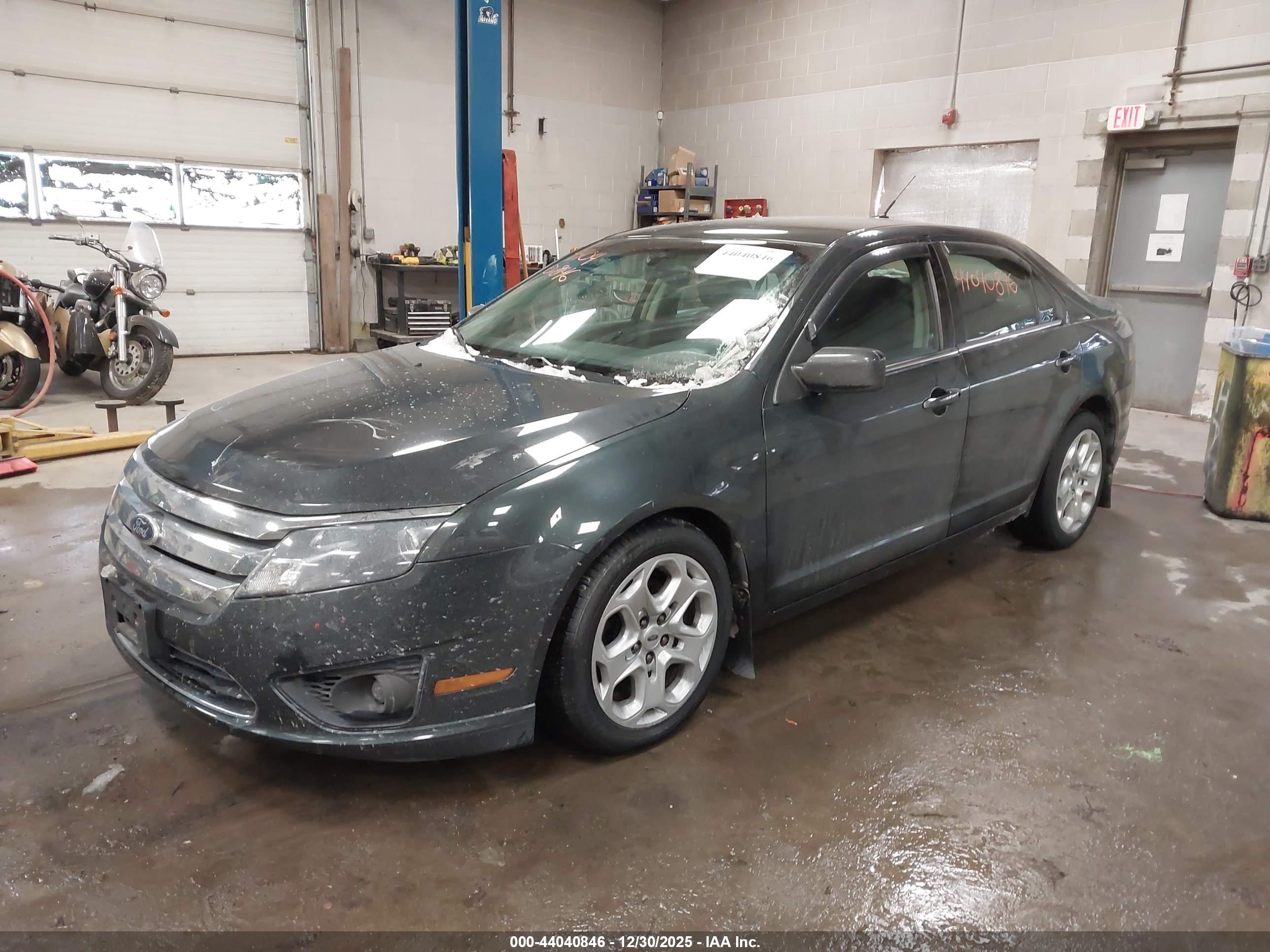 FORD FUSION image 2