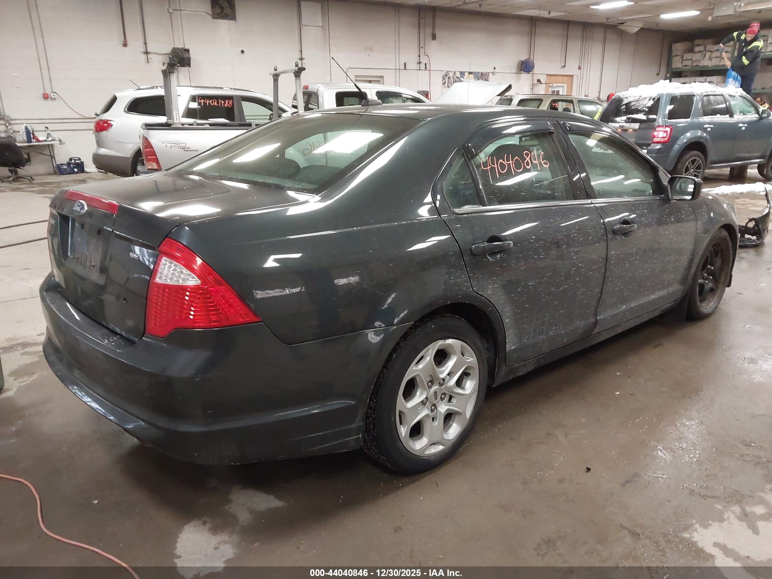 FORD FUSION image 4