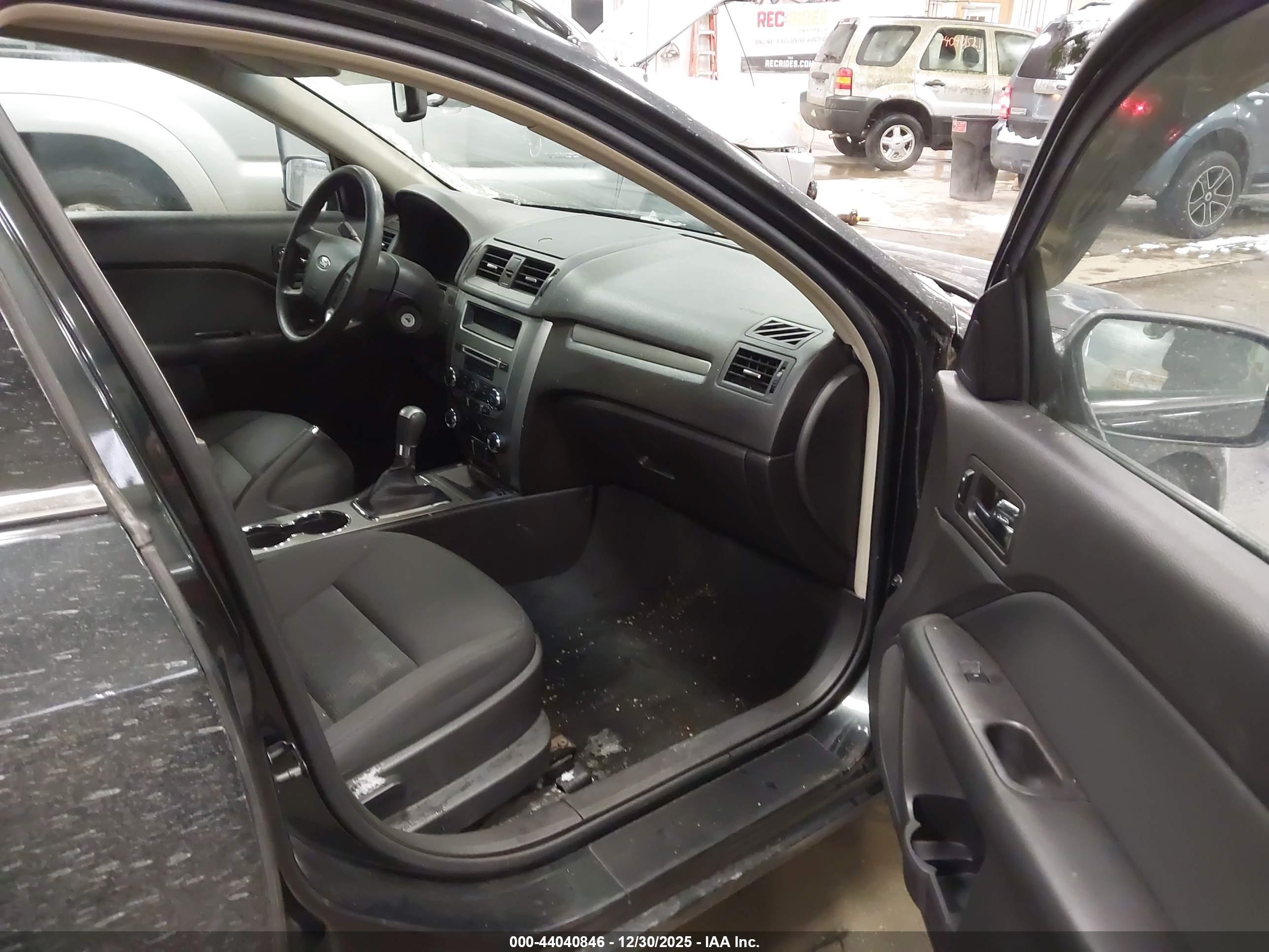 FORD FUSION image 5