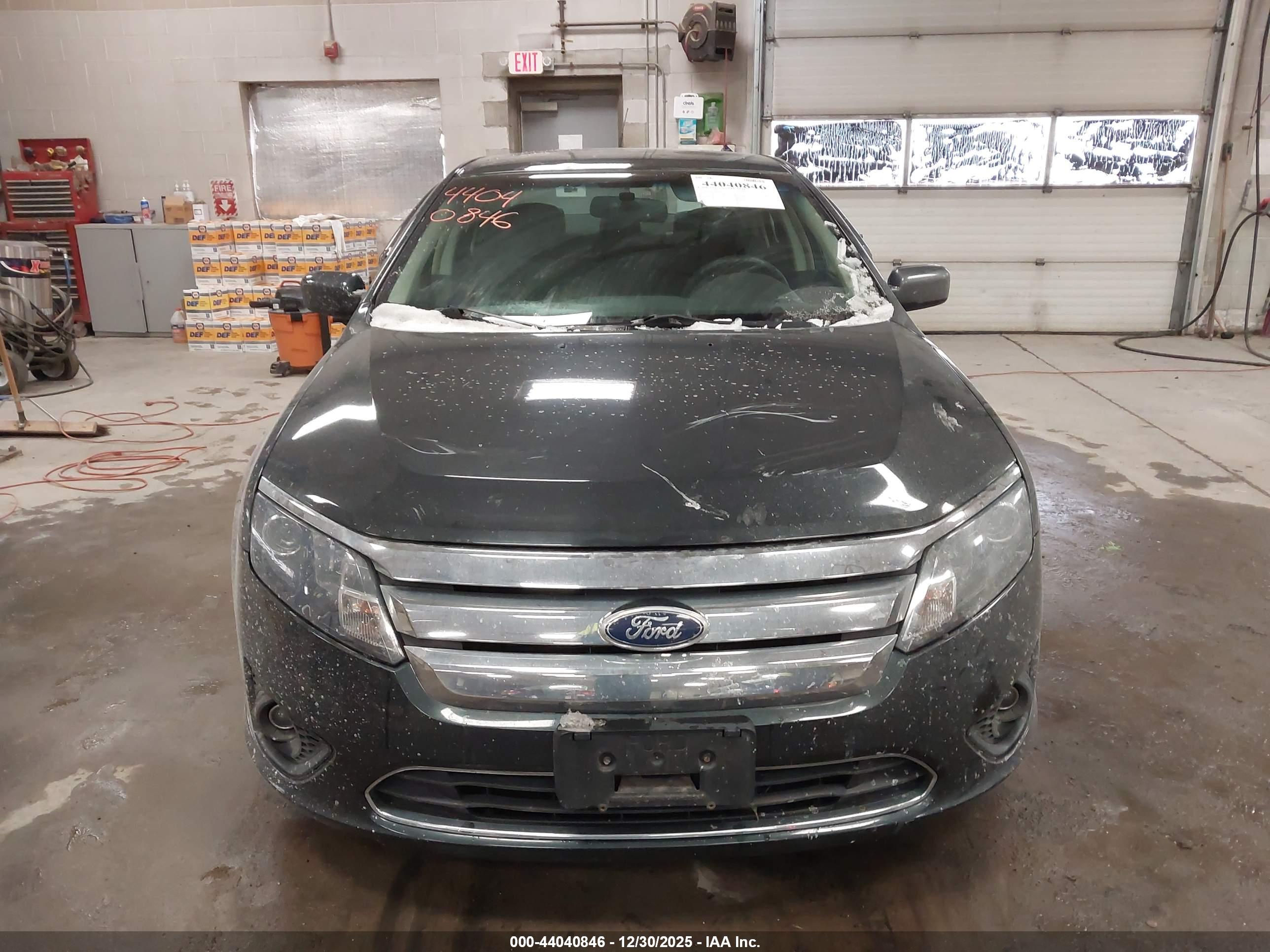 FORD FUSION image 6