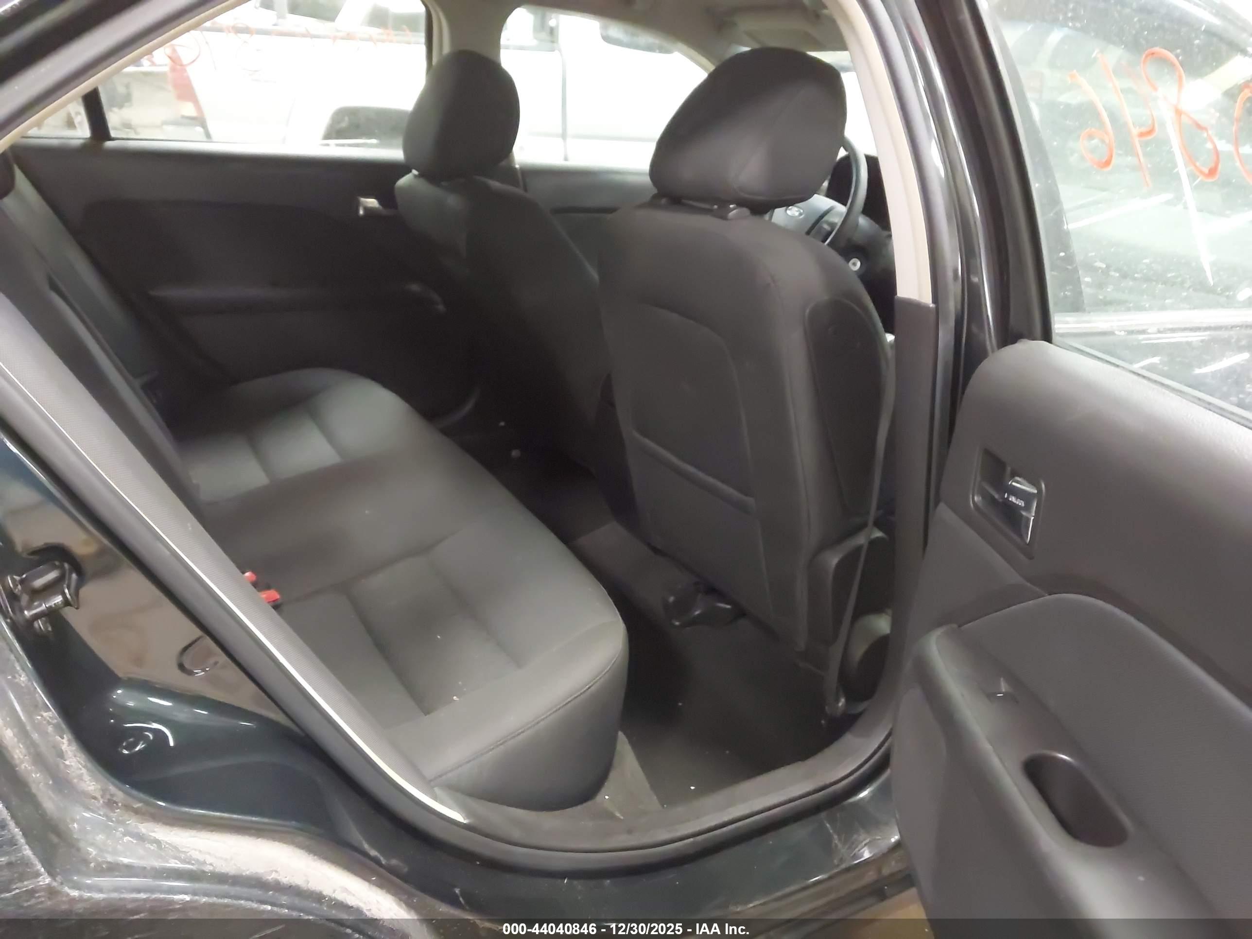 FORD FUSION image 8