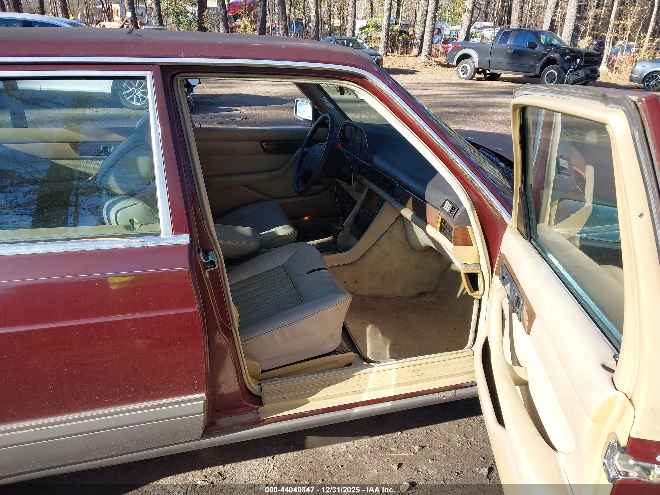 MERCEDES-BENZ 300 image 5