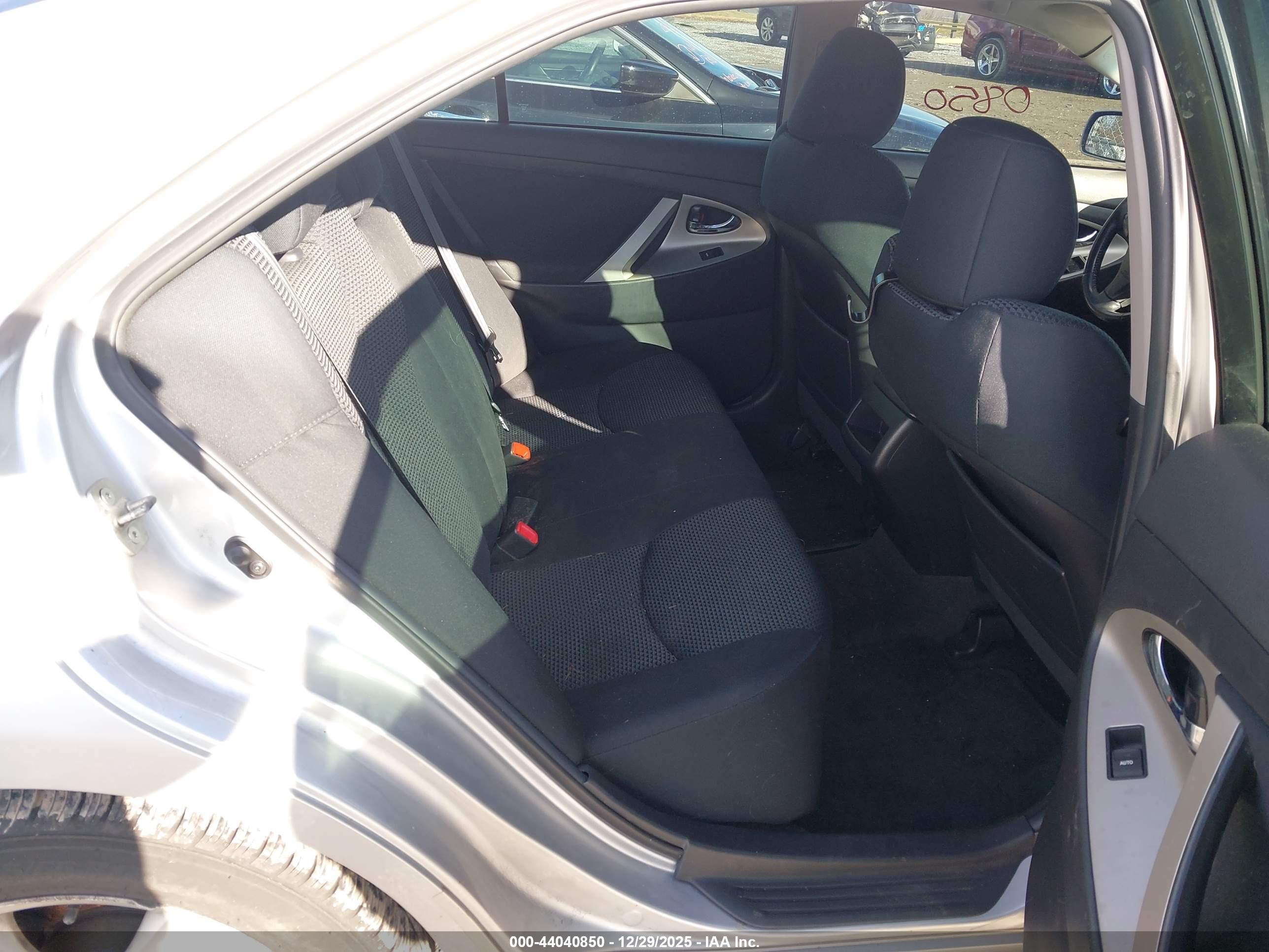 TOYOTA CAMRY image 8