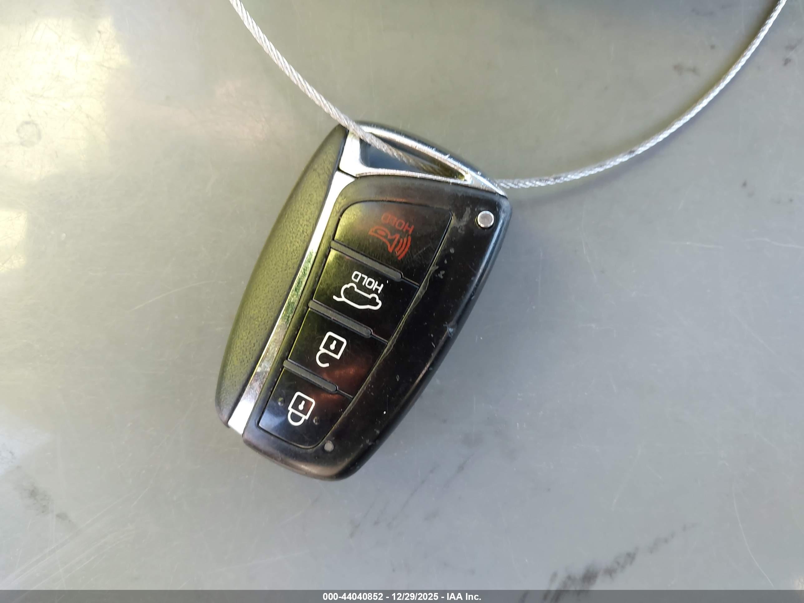 HYUNDAI SANTA image 11