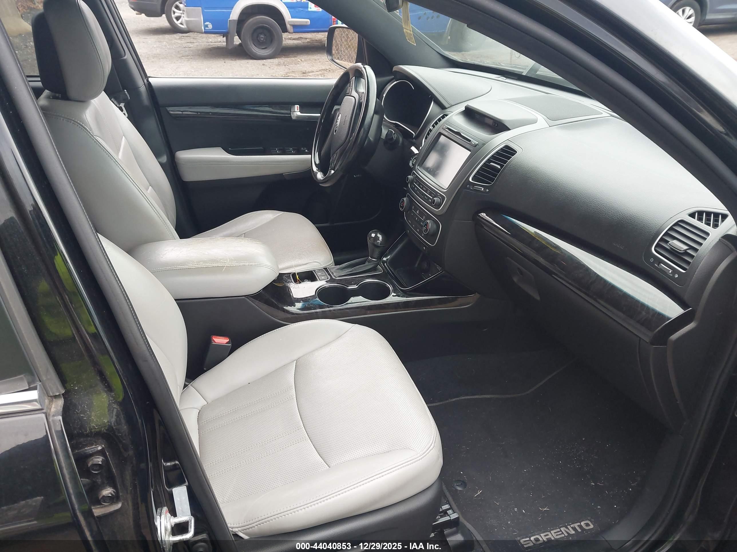 KIA SORENTO image 5