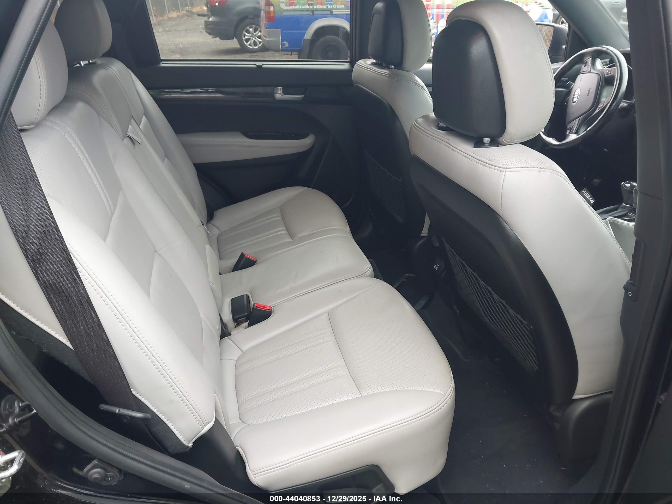 KIA SORENTO image 8