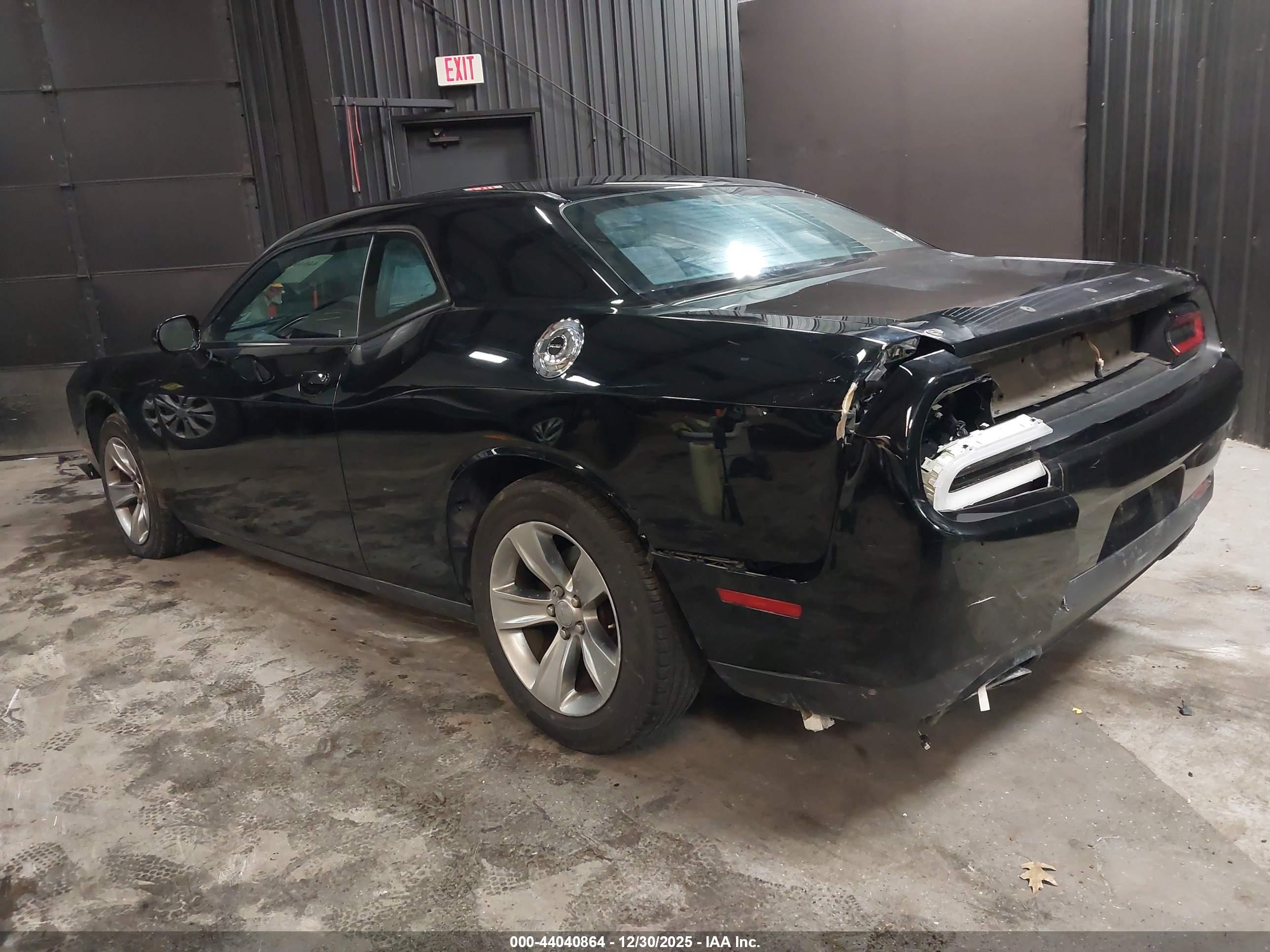 DODGE CHALLENGER image 3