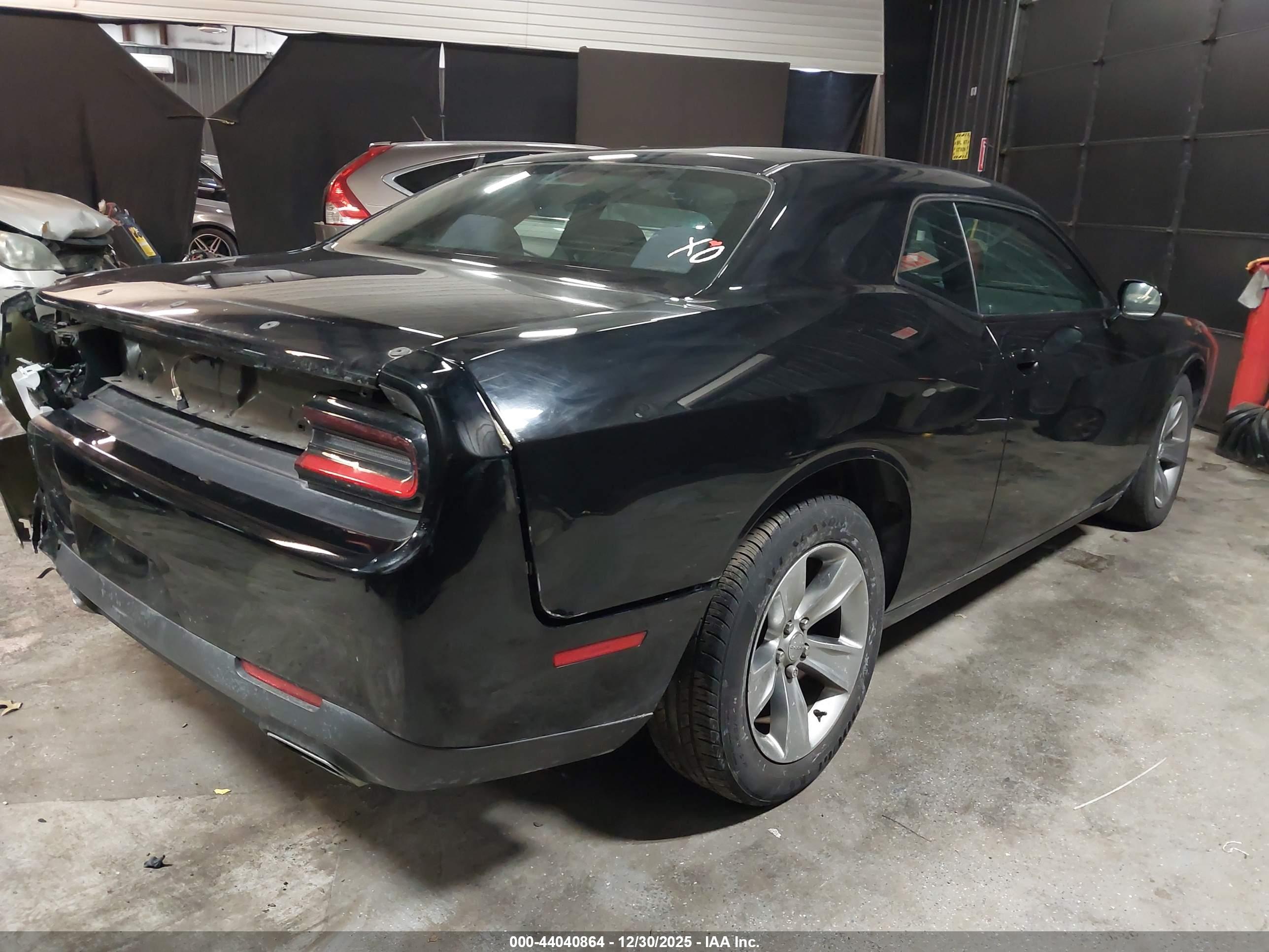 DODGE CHALLENGER image 4